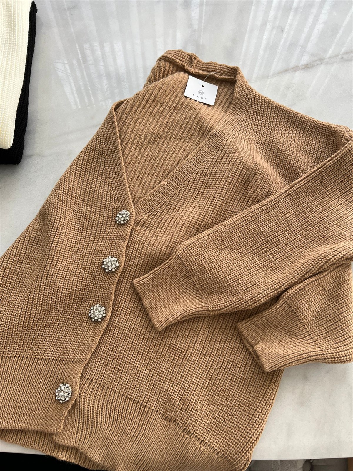Camel Taş Düğmeli Hırka