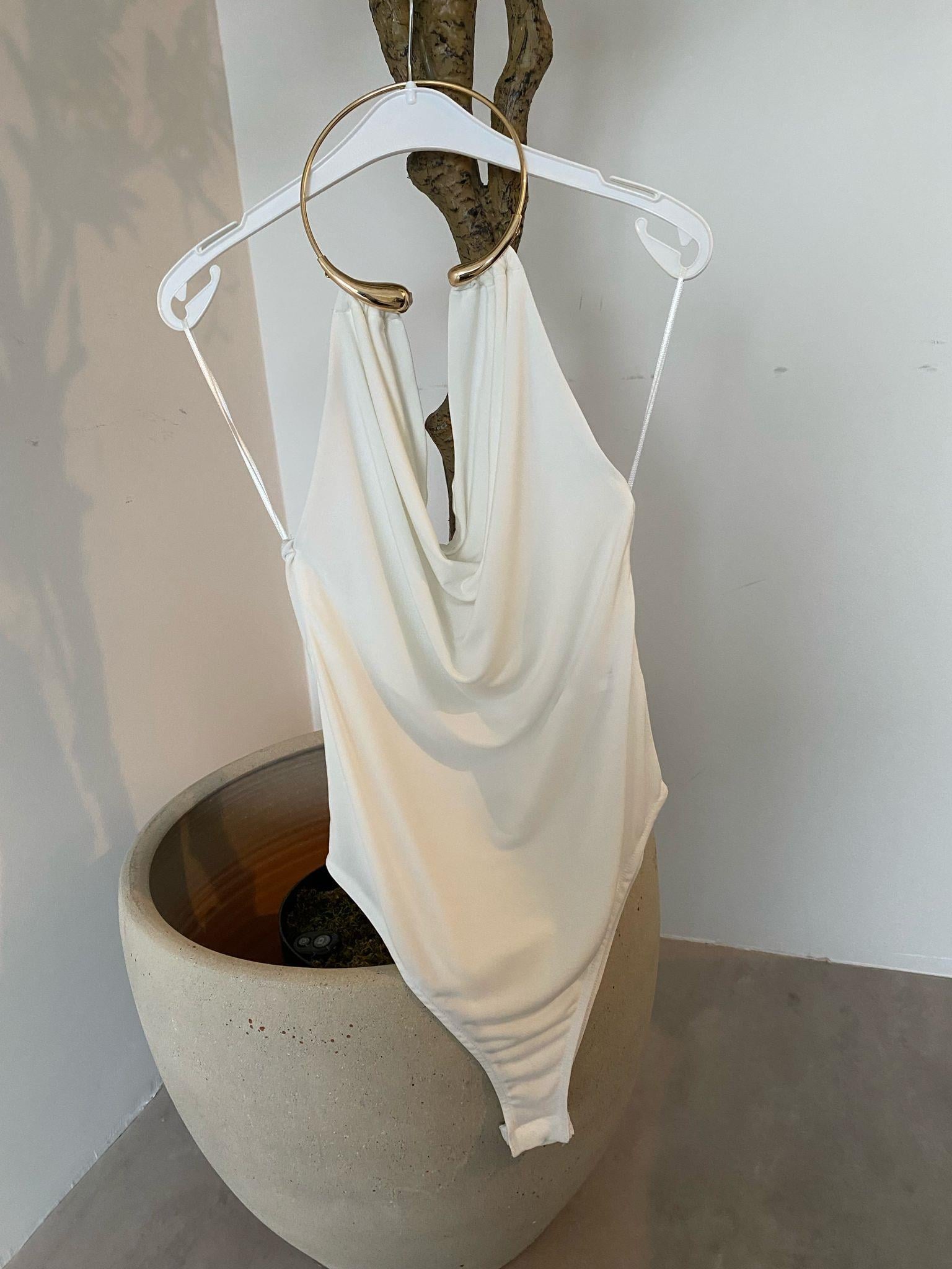 Ekru Aksesuarlı Bodysuit