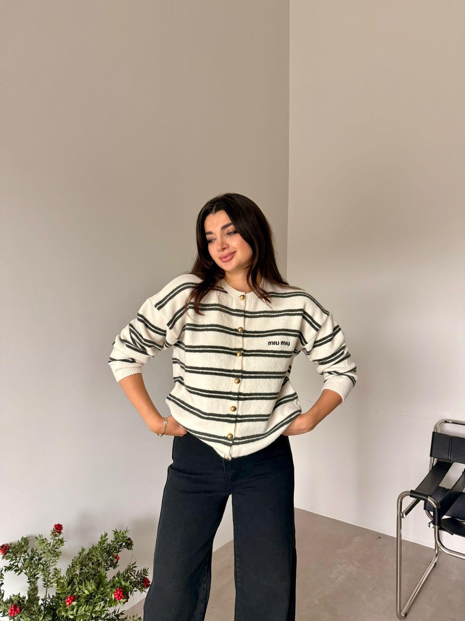 Ekru Antrasit Çizgili Logolu Hırka