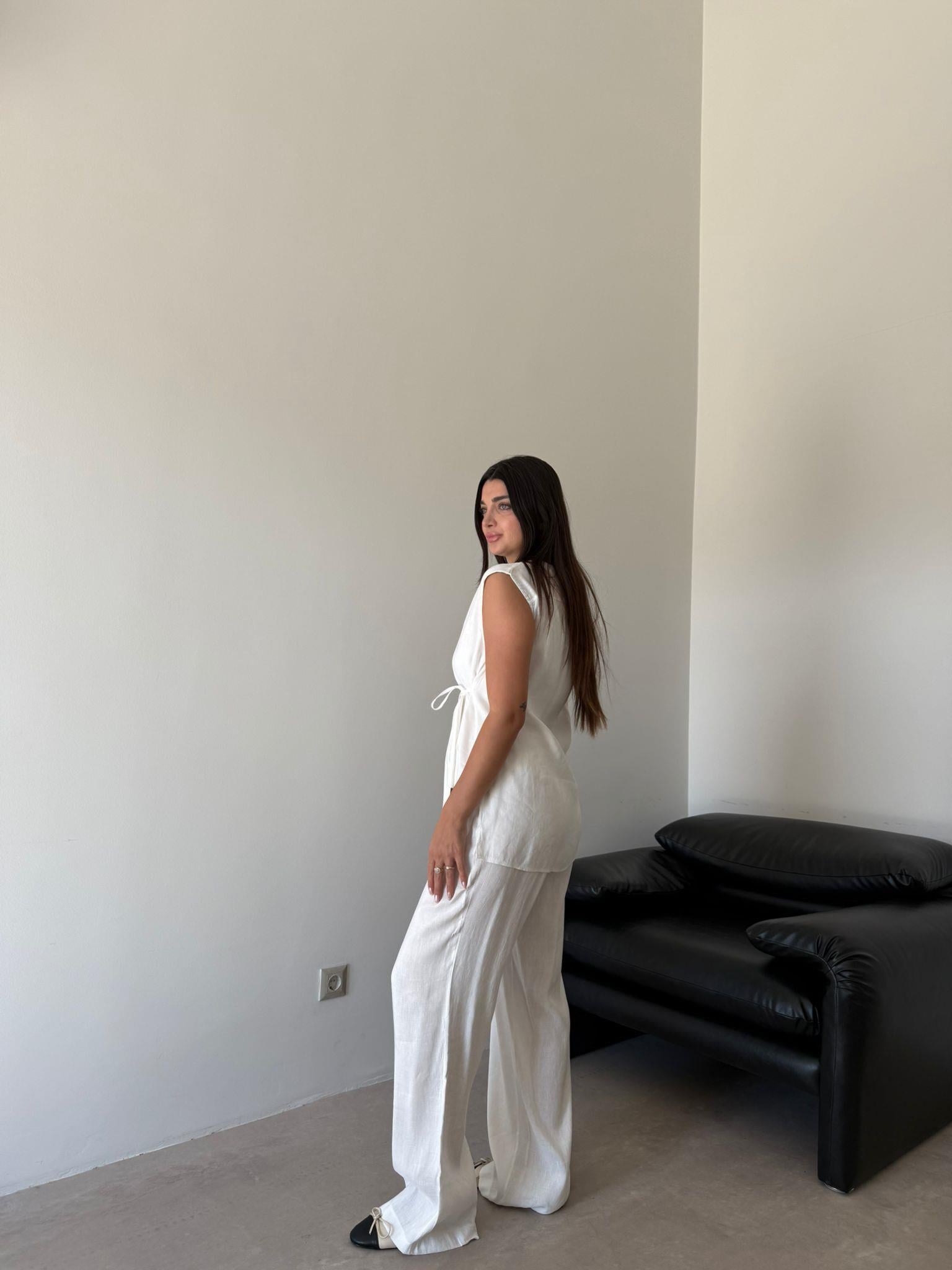 Ekru Bağcık Detaylı Yelekli Keten Takım