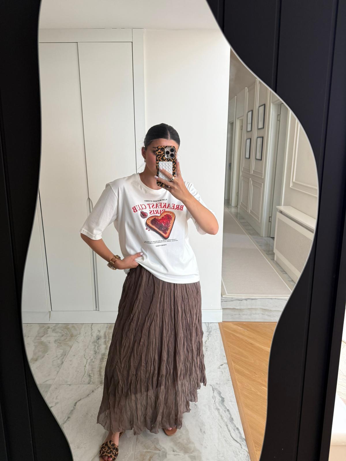 Ekru Breakfast Clup Baskılı Tişört