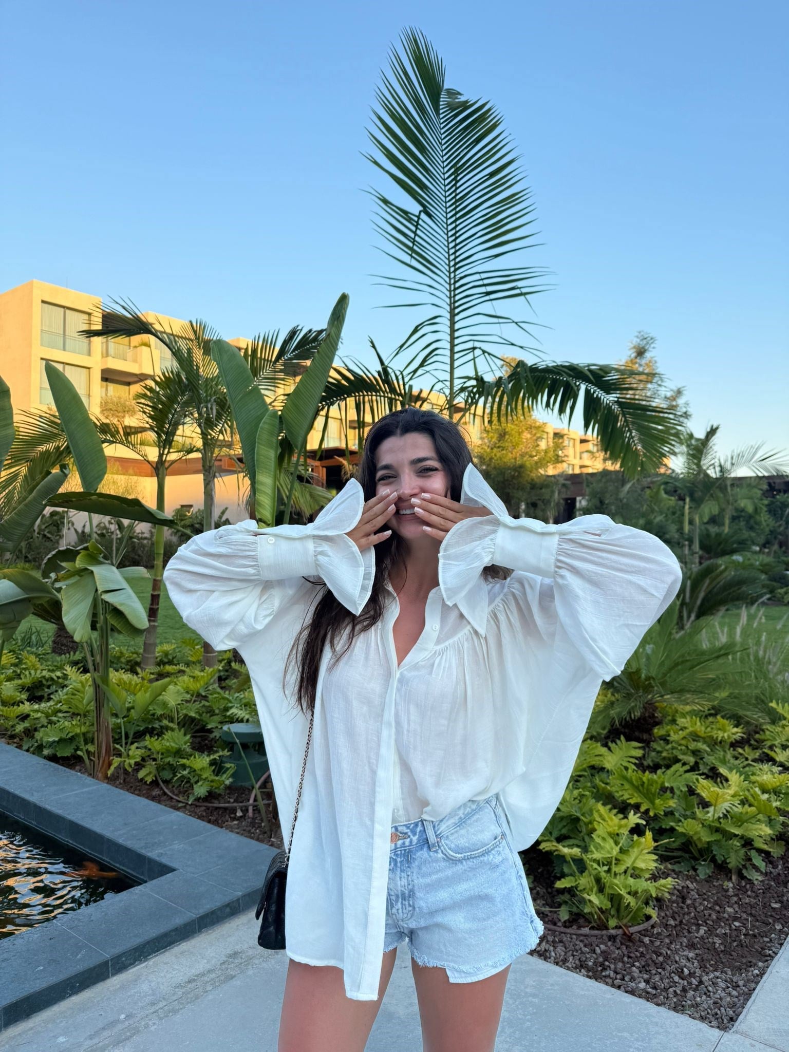 Ekru Büzgülü Kol Detaylı Gömlek