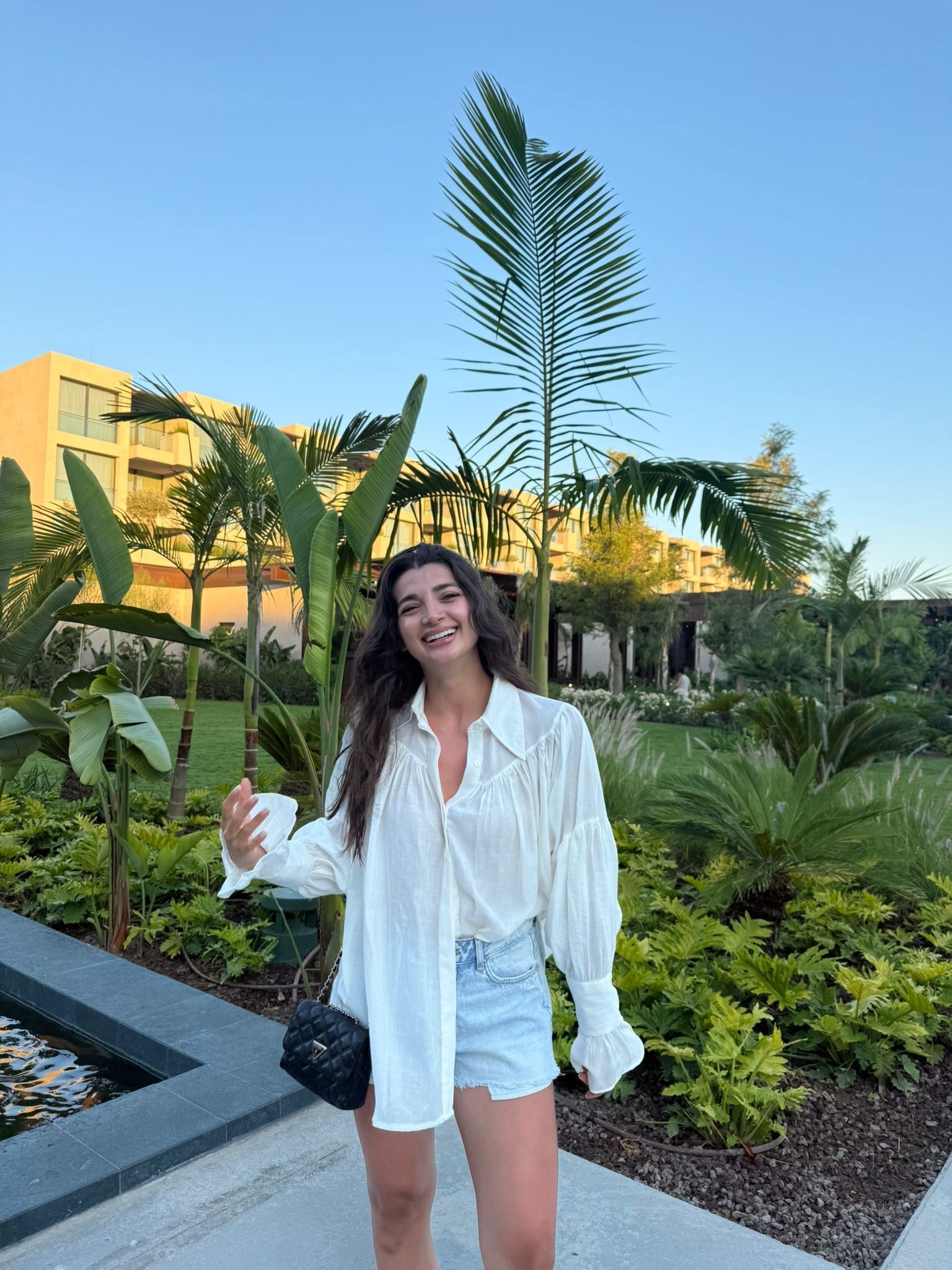 Ekru Büzgülü Kol Detaylı Gömlek
