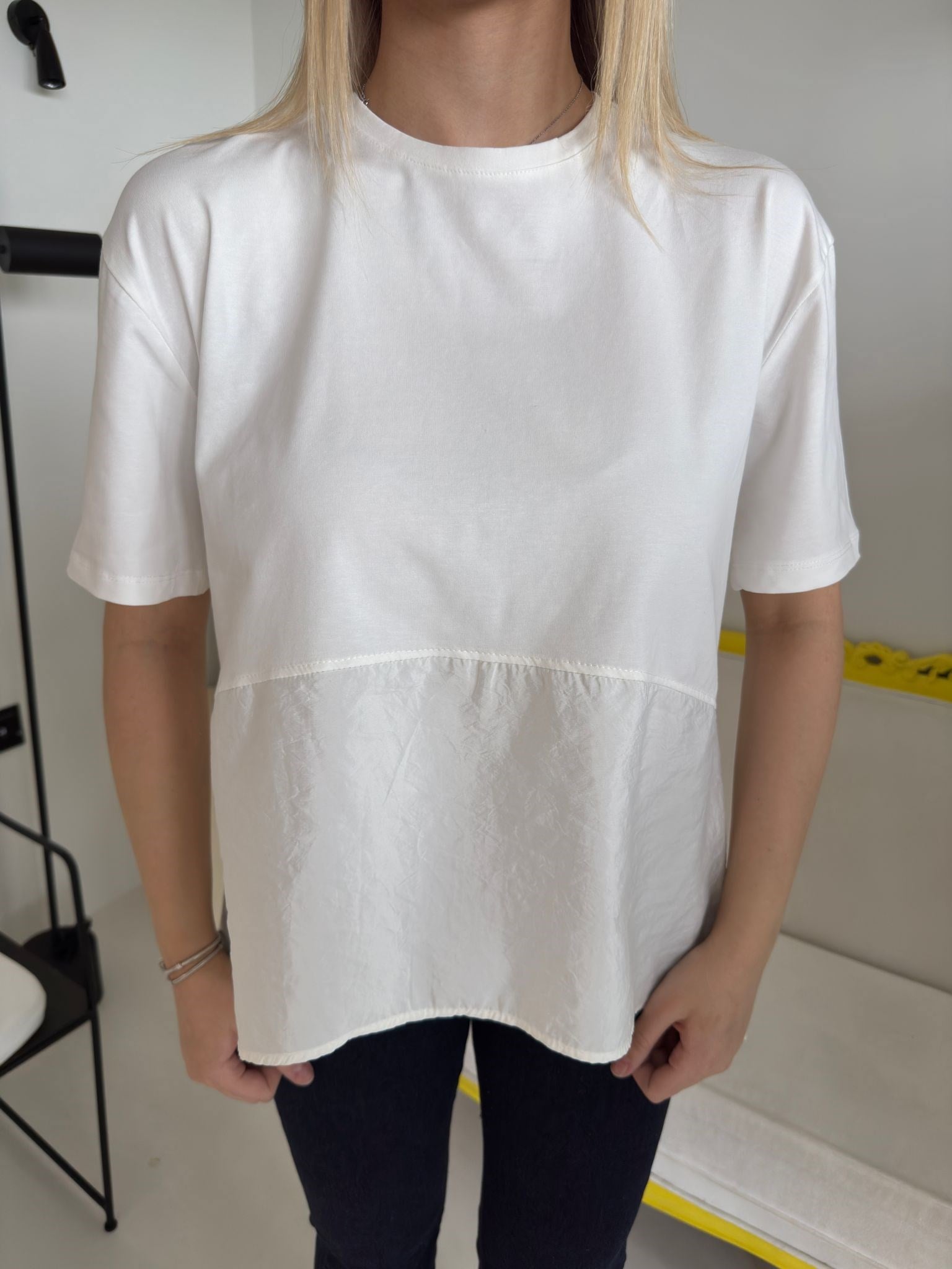 Ekru Dikiş Detaylı Oversize Tişört
