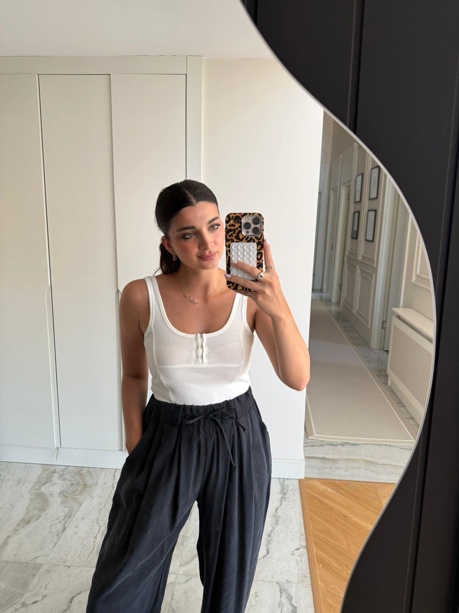 Ekru Kanca Detaylı Kalın Askılı Crop