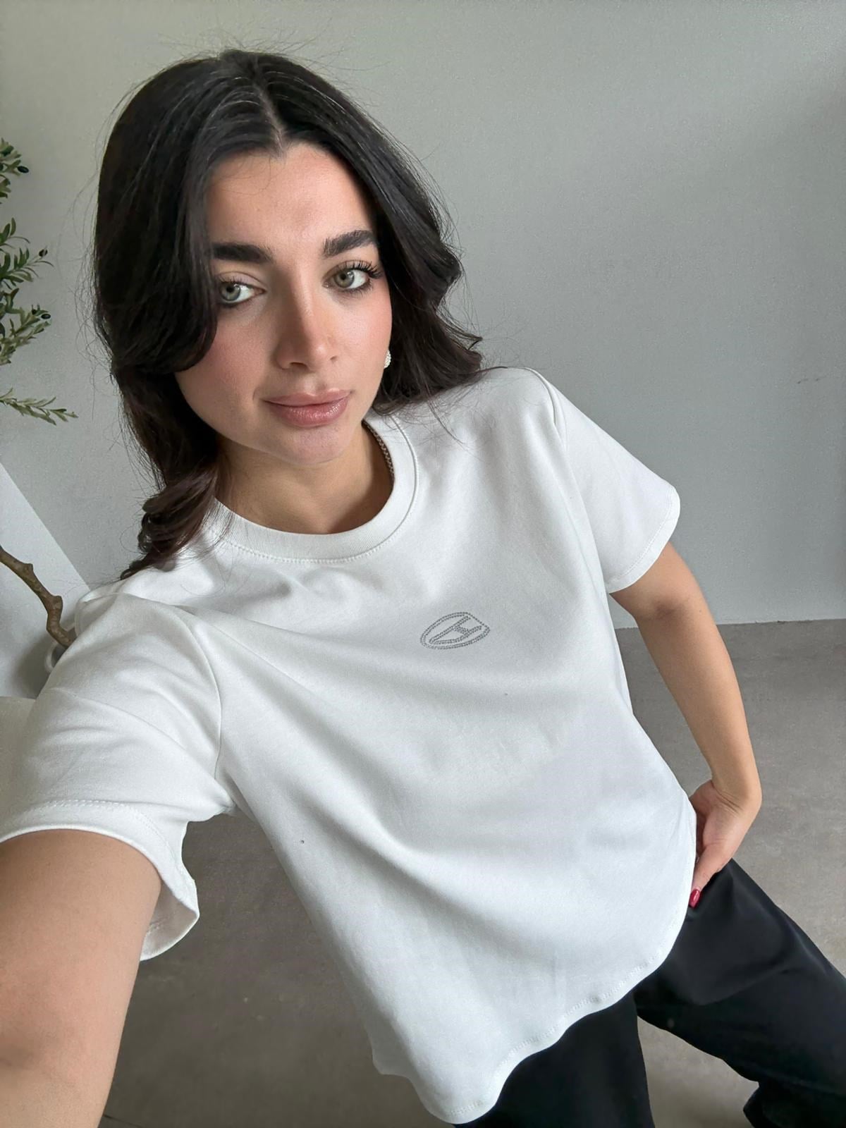 Ekru Logolu Taşlı Tişört