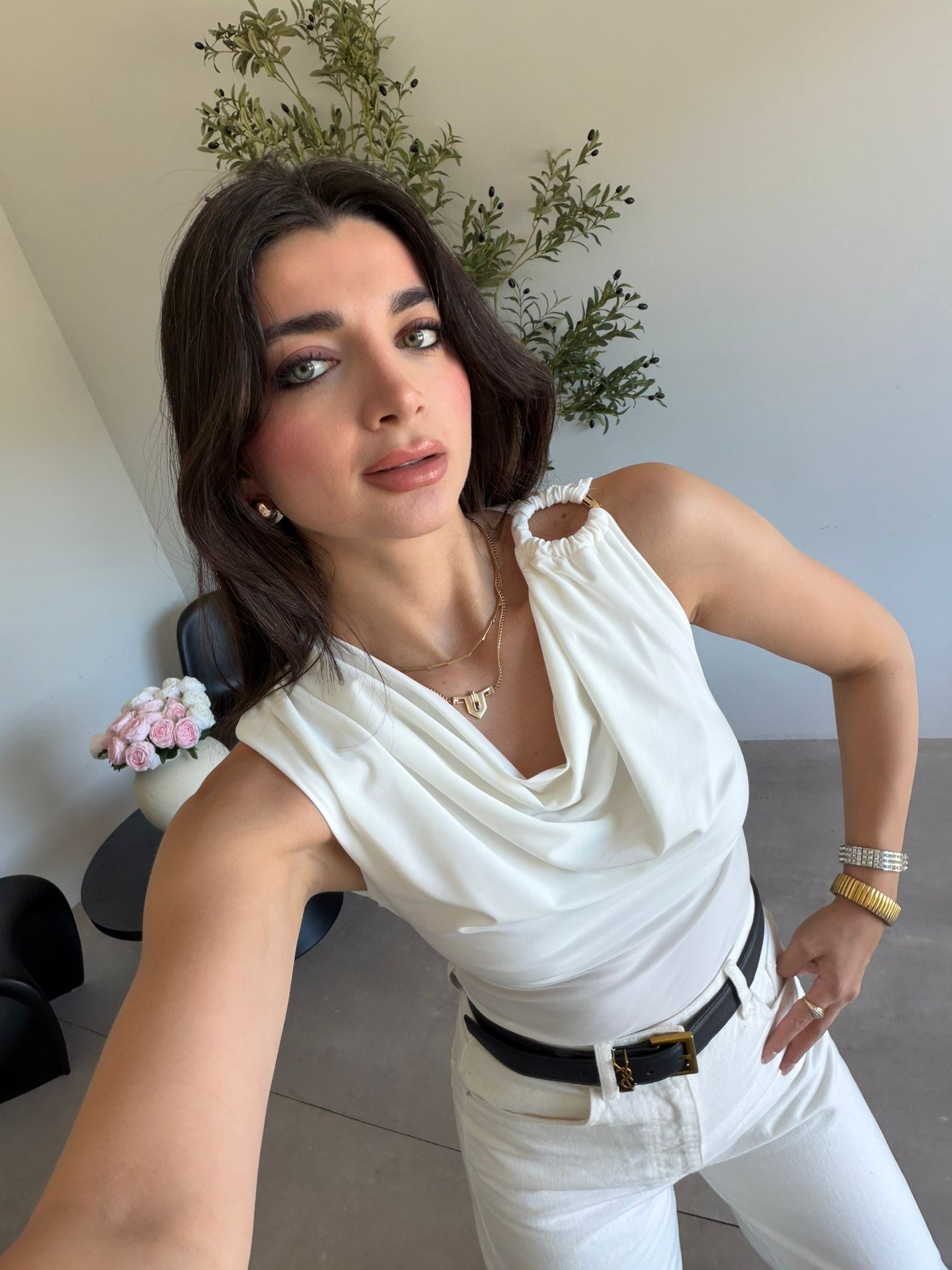 Ekru Omuz Detaylı Degaje Yaka Bluz