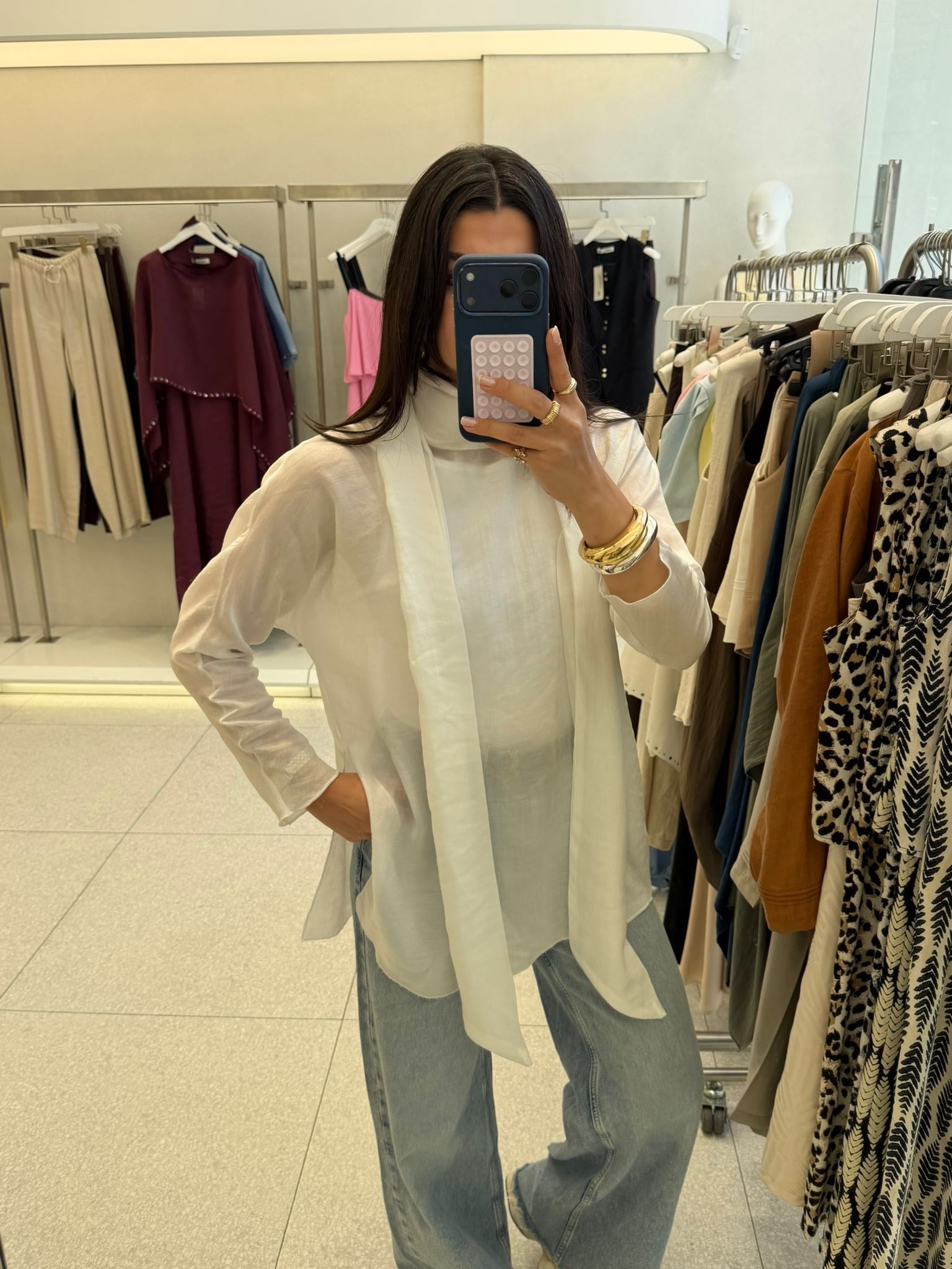 Ekru Şal Detaylı Yırtmaçlı Bluz