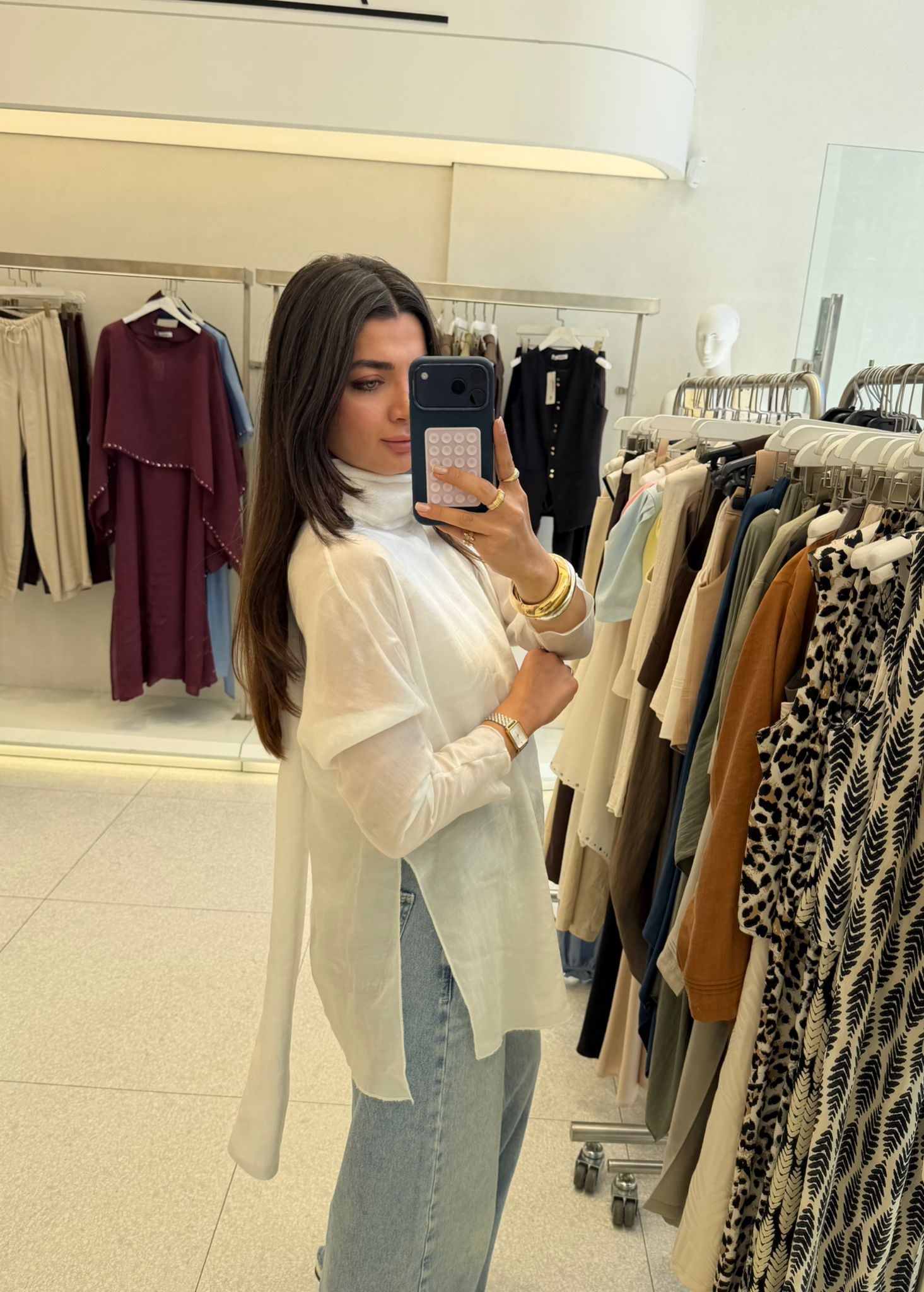 Ekru Şal Detaylı Yırtmaçlı Bluz