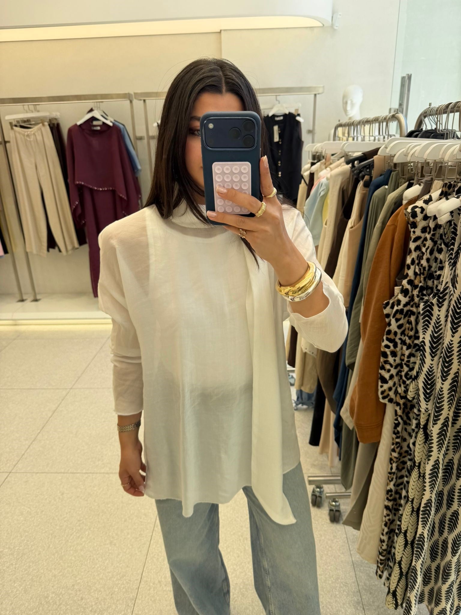 Ekru Şal Detaylı Yırtmaçlı Bluz