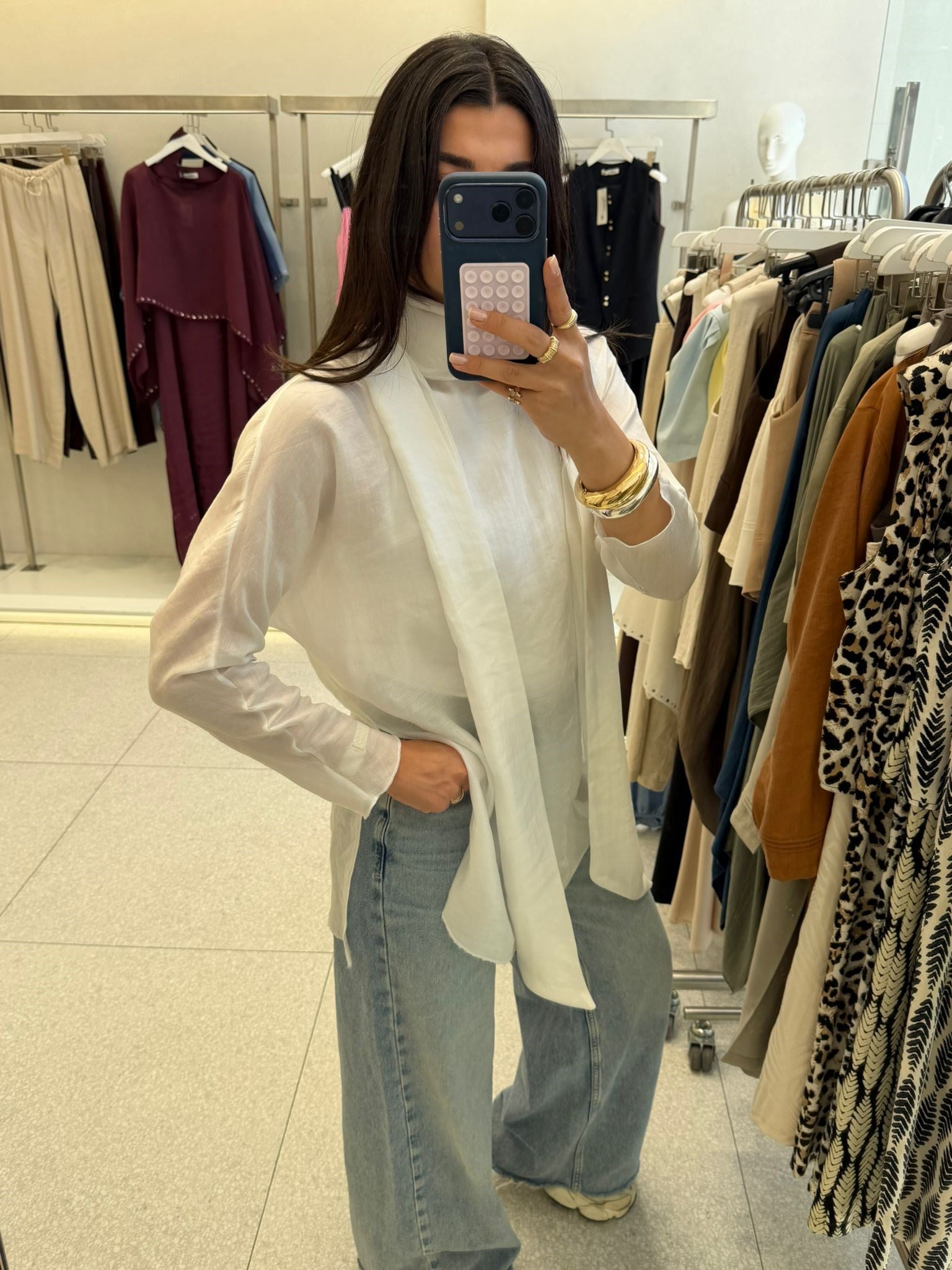 Ekru Şal Detaylı Yırtmaçlı Bluz