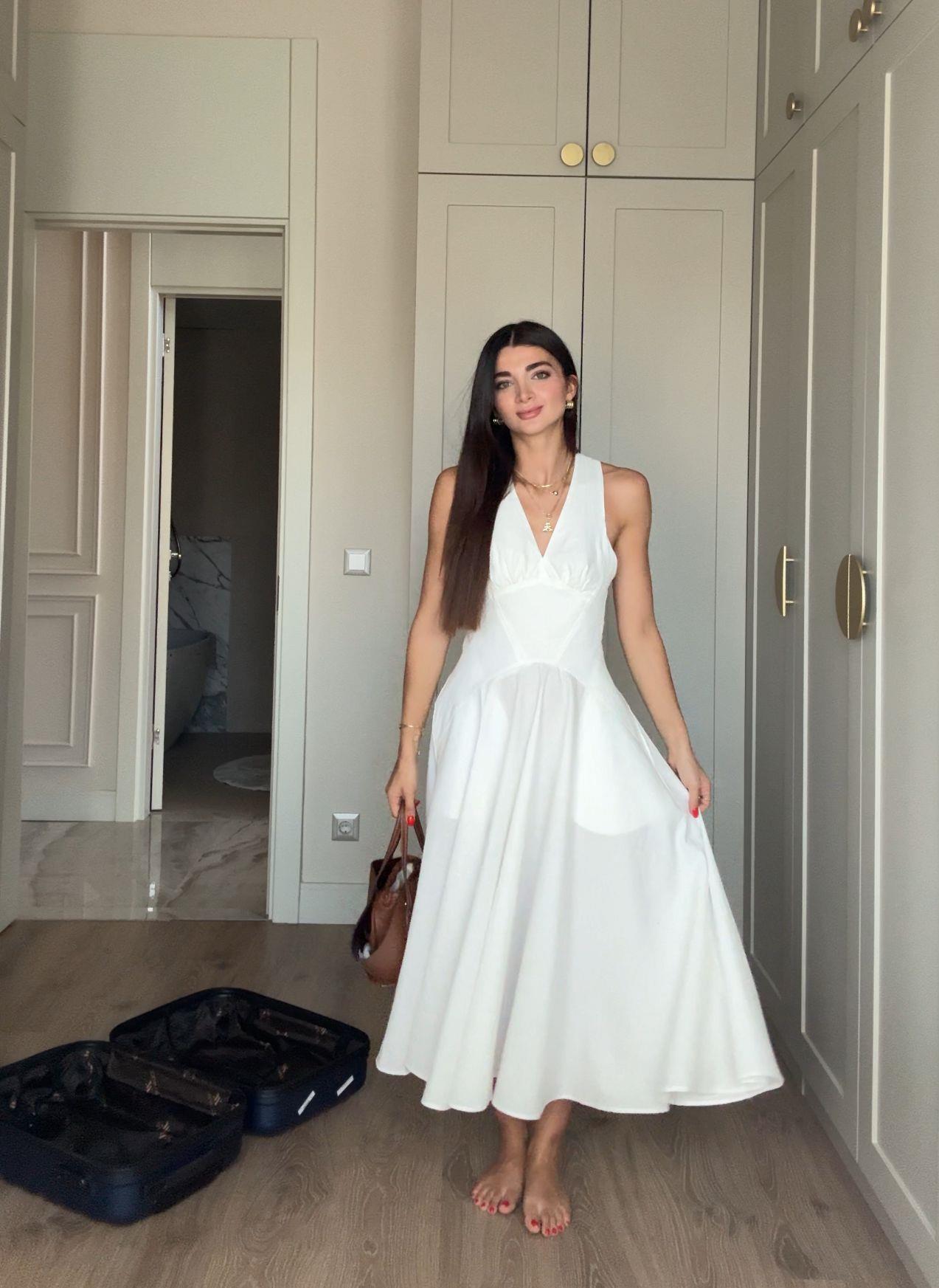 Ekru Sırt Detaylı Volanlı Elbise