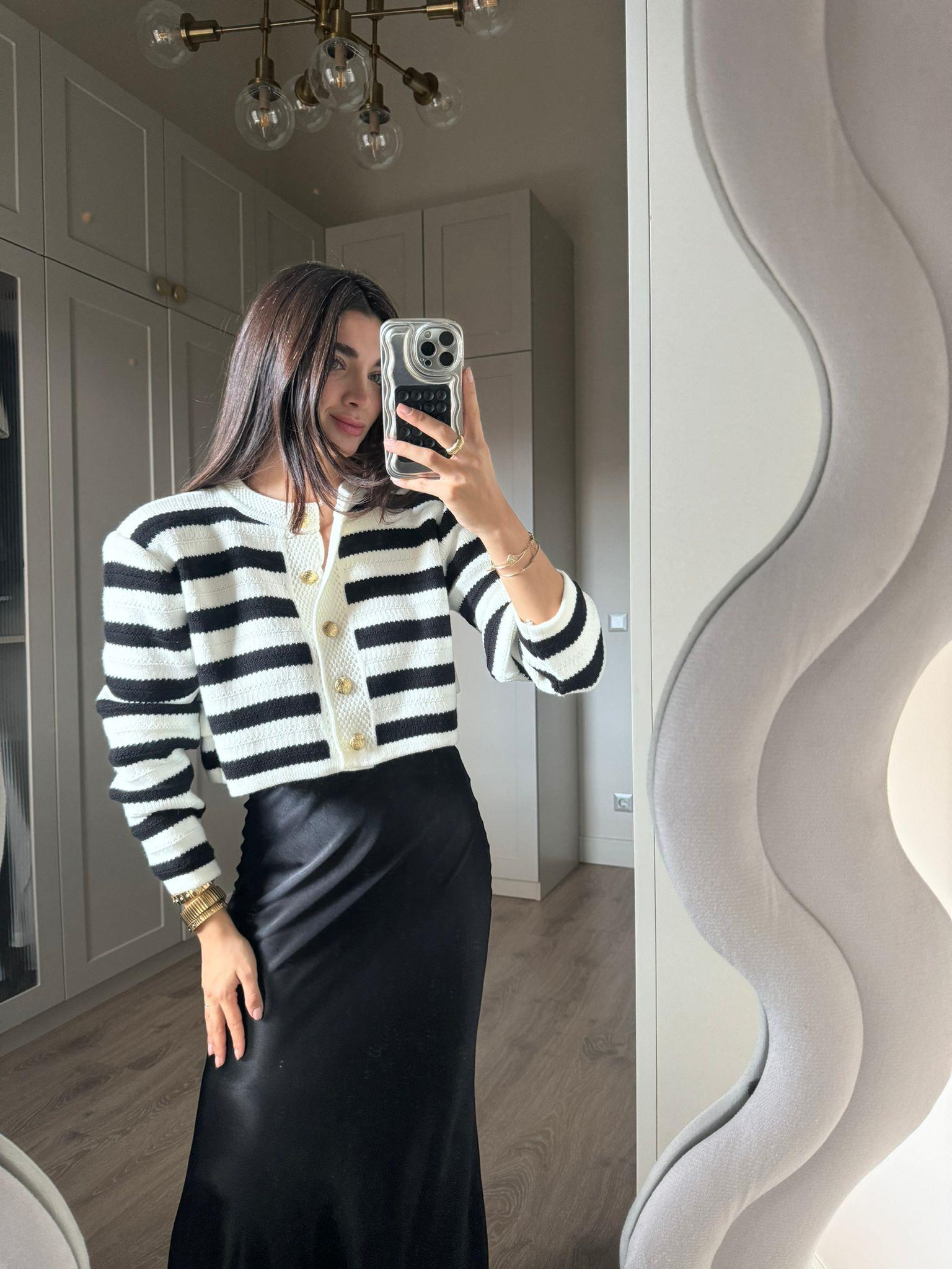 Ekru Siyah Çizgili Crop Hırka