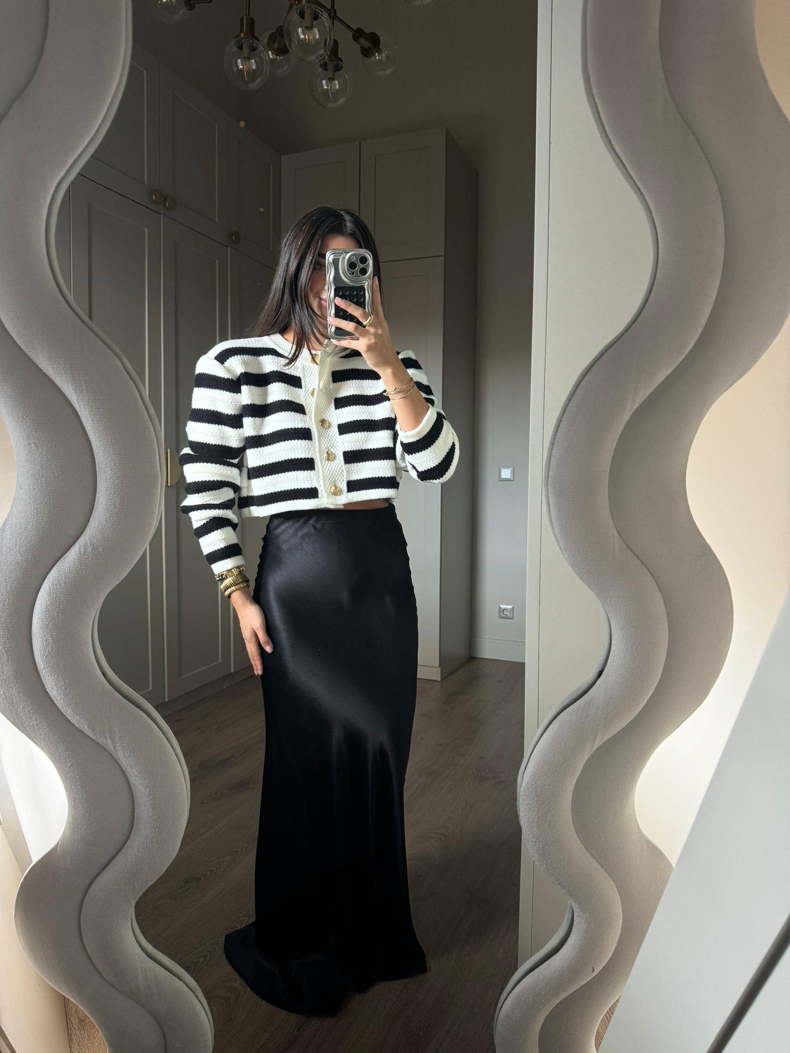 Ekru Siyah Çizgili Crop Hırka