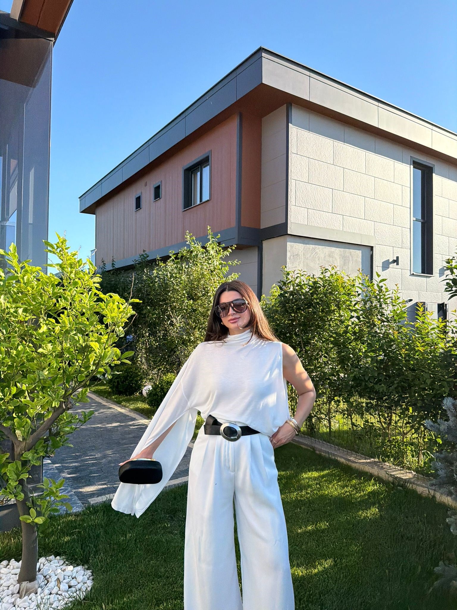 Ekru Tek Kol Tasarım Bluz