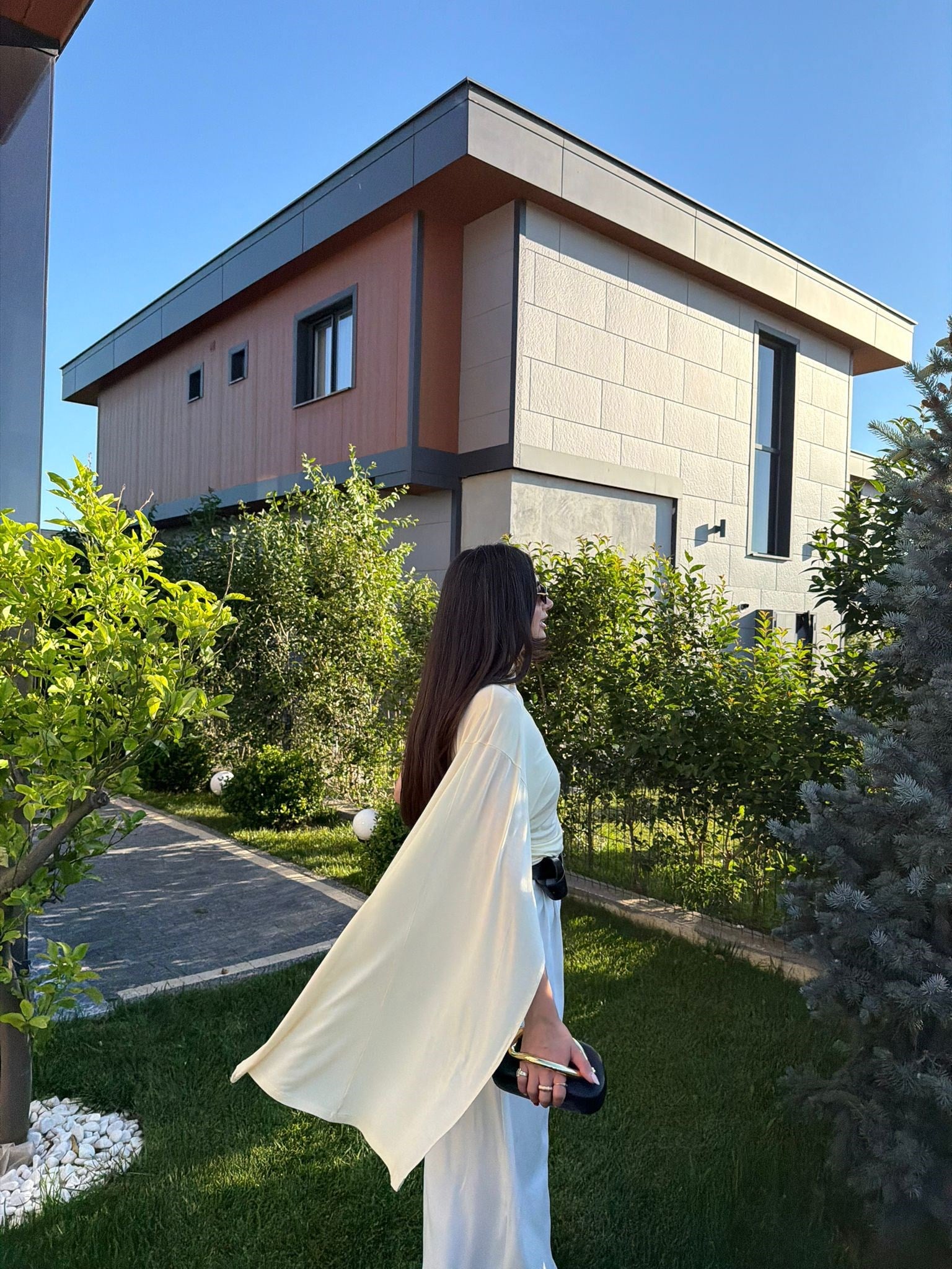 Ekru Tek Kol Tasarım Bluz