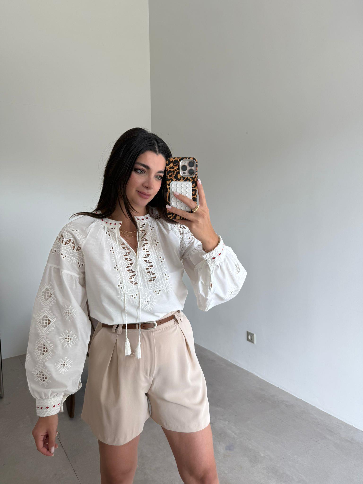 Ekru Yaka Detaylı Balon Kol Gömlek