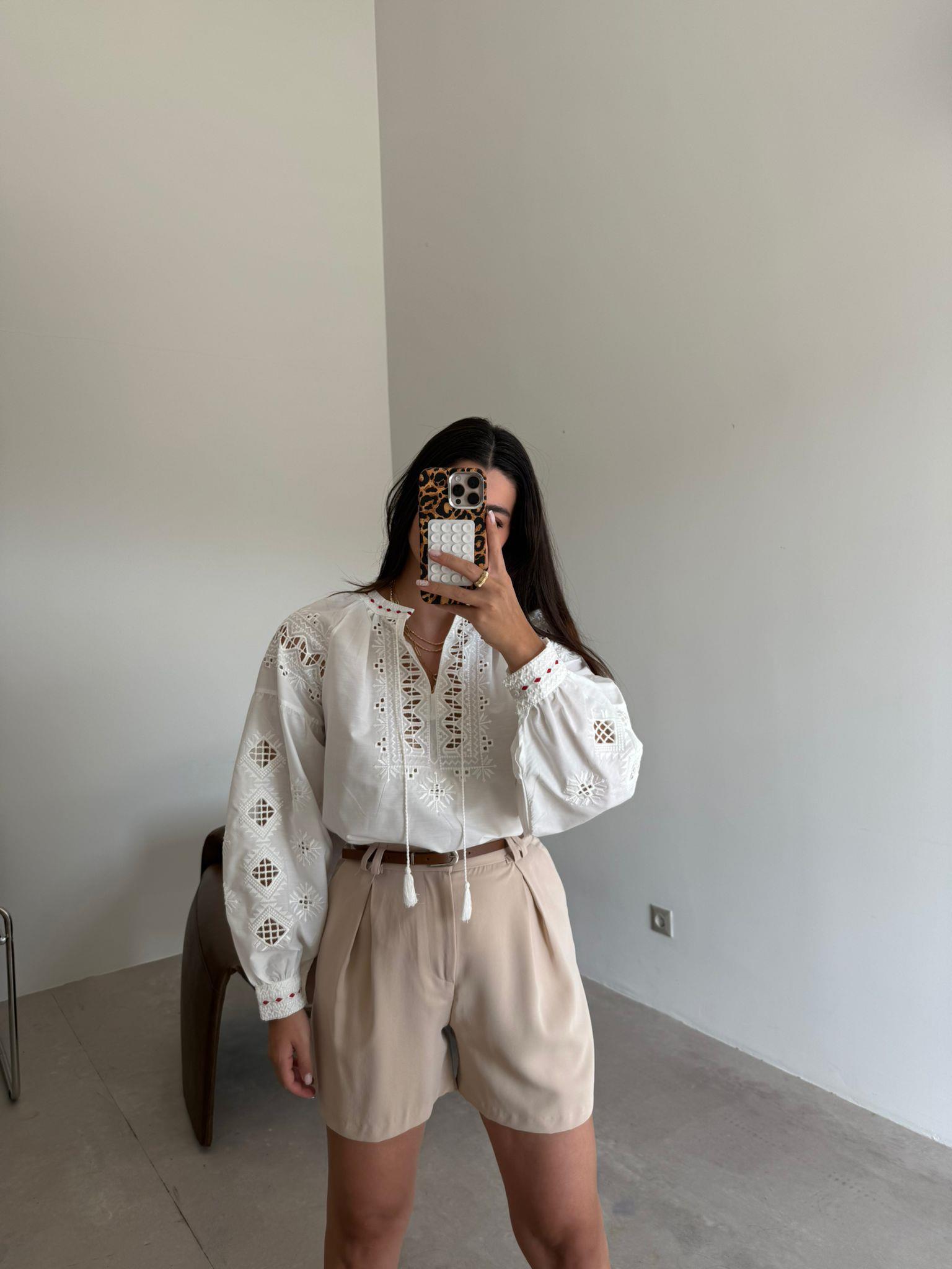 Ekru Yaka Detaylı Balon Kol Gömlek