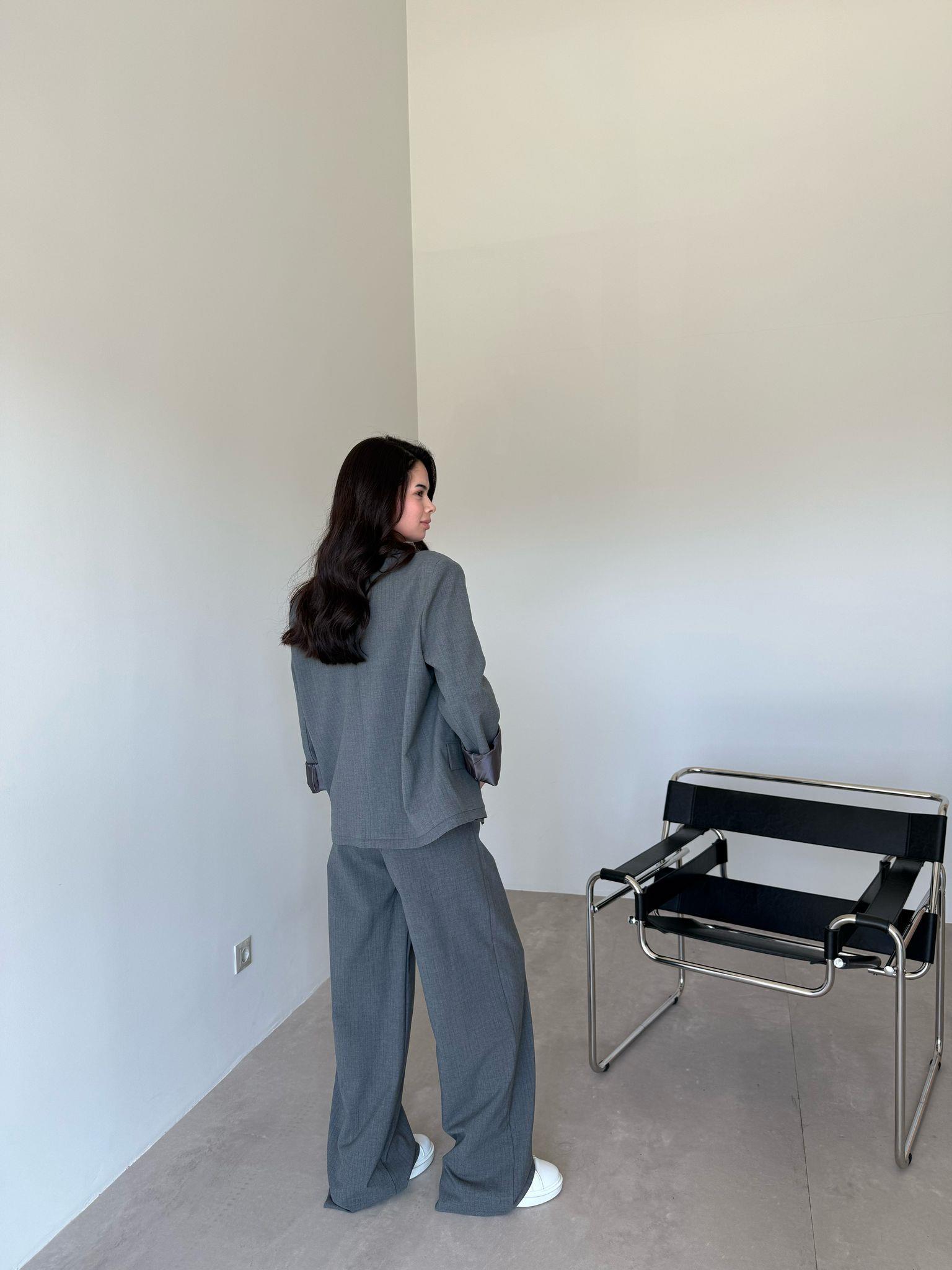 Gri Çizgili Bel Detaylı Tasarım Takım