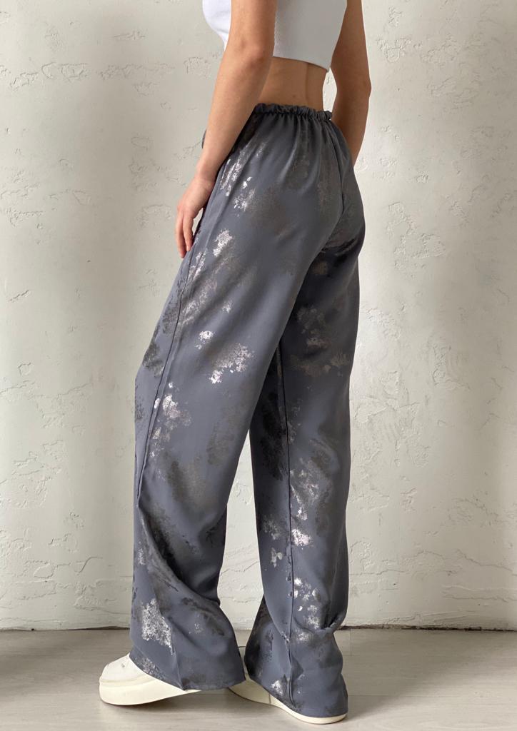 Gri Gümüş Baskılı Pantolon