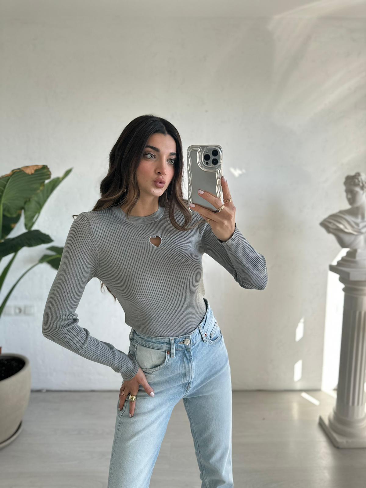 Gri Kalp Detaylı Triko Bluz