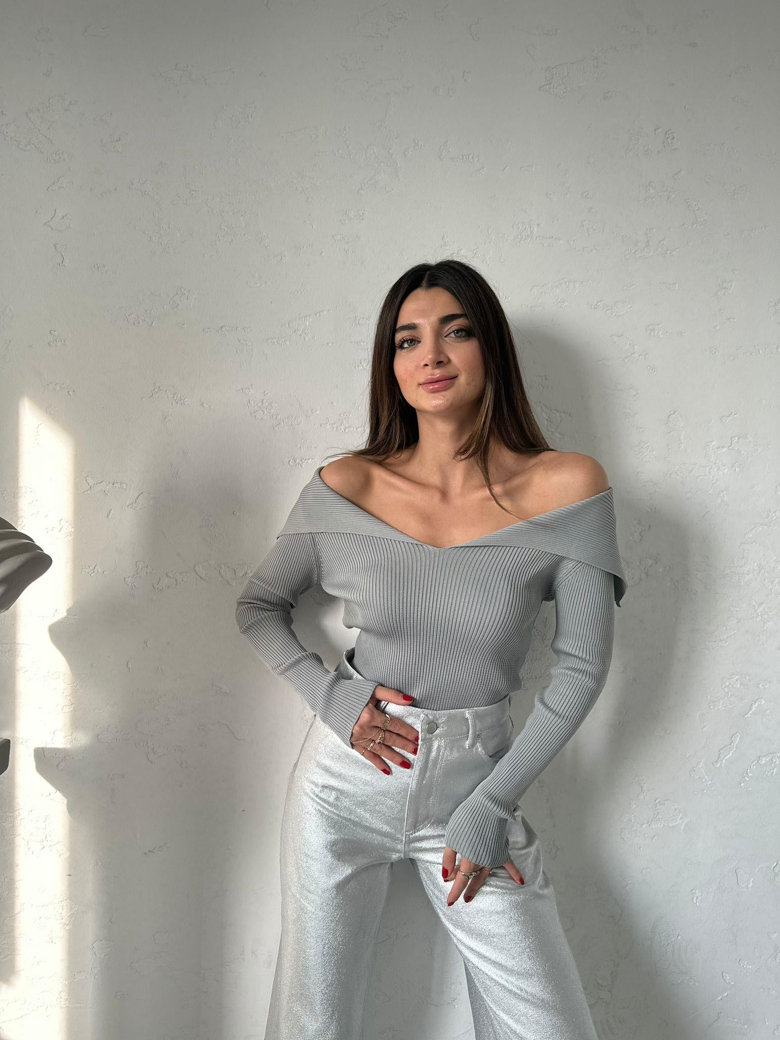 Gri Yaka Detaylı Fitilli Bluz