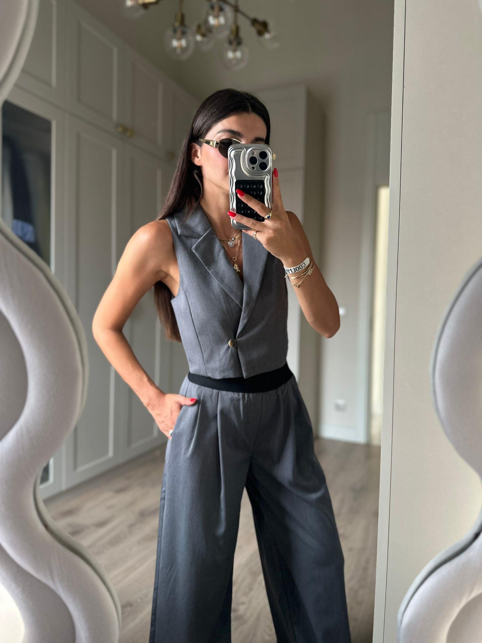 Gri Yeleği Düğmeli Pantolon Takım