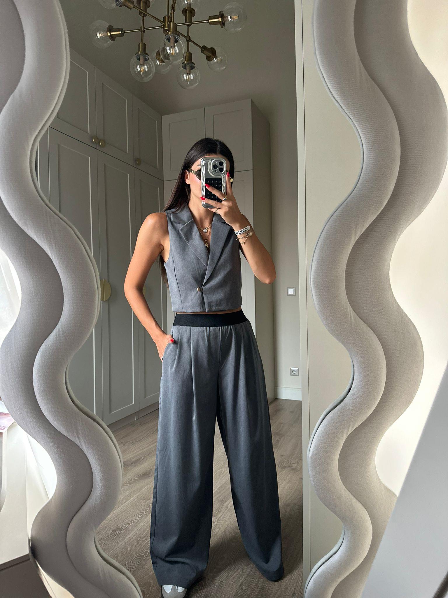 Gri Yeleği Düğmeli Pantolon Takım
