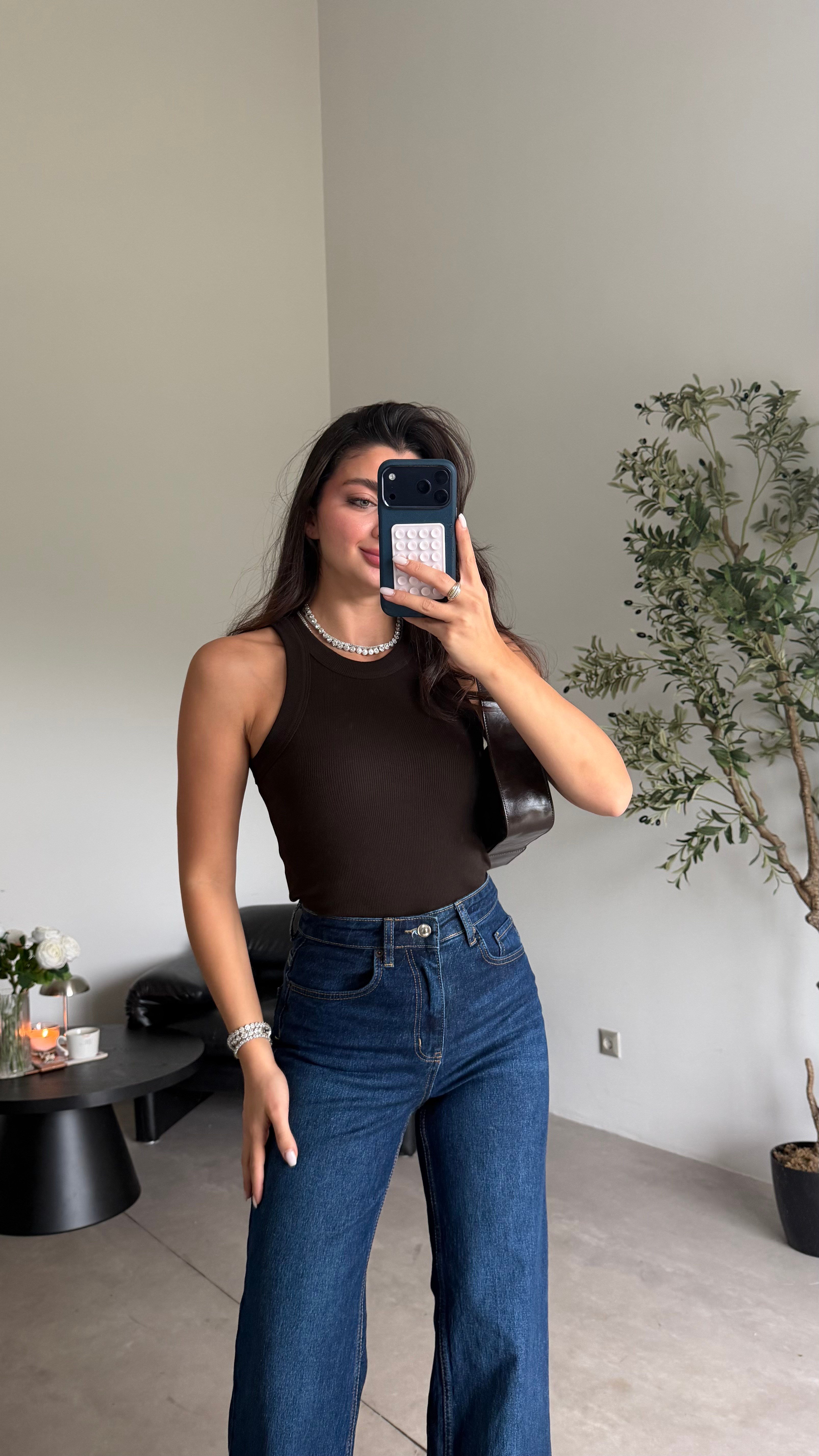 Kahve Halter Yaka Sırtı Dantelli Bluz