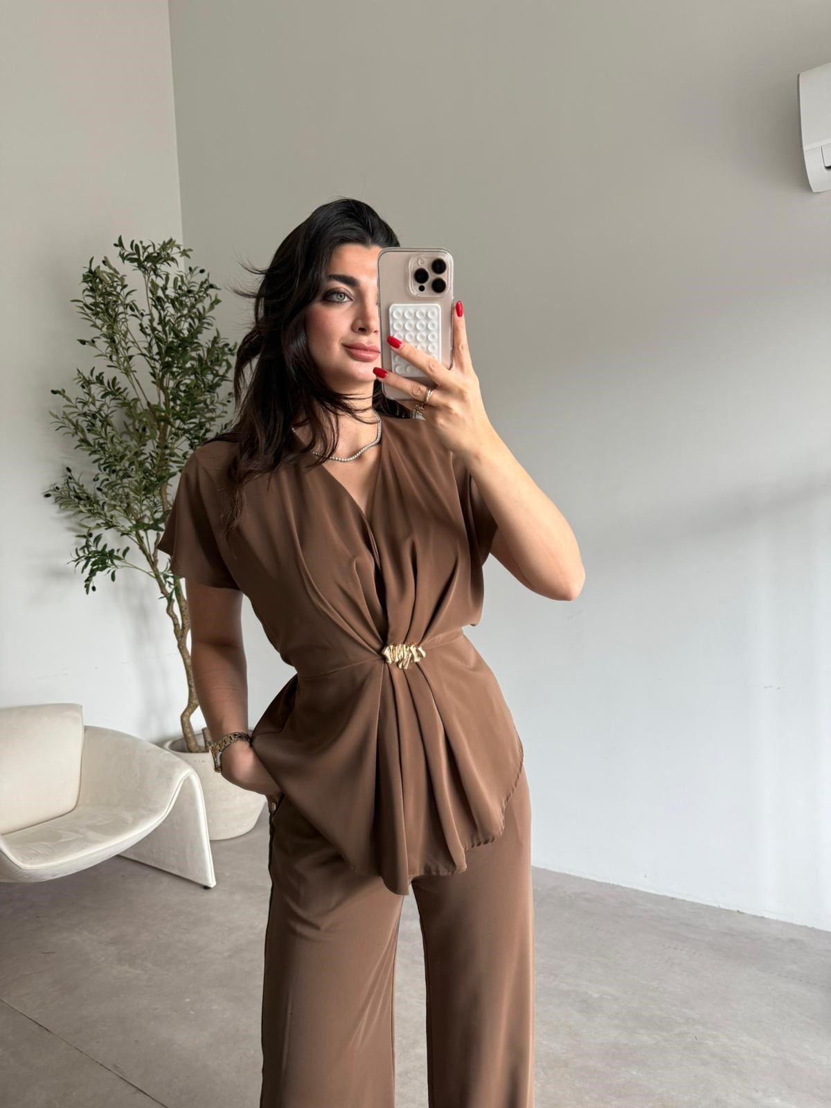 Kahve Kısa Kollu Gold Tokalı Pantolonlu Takım