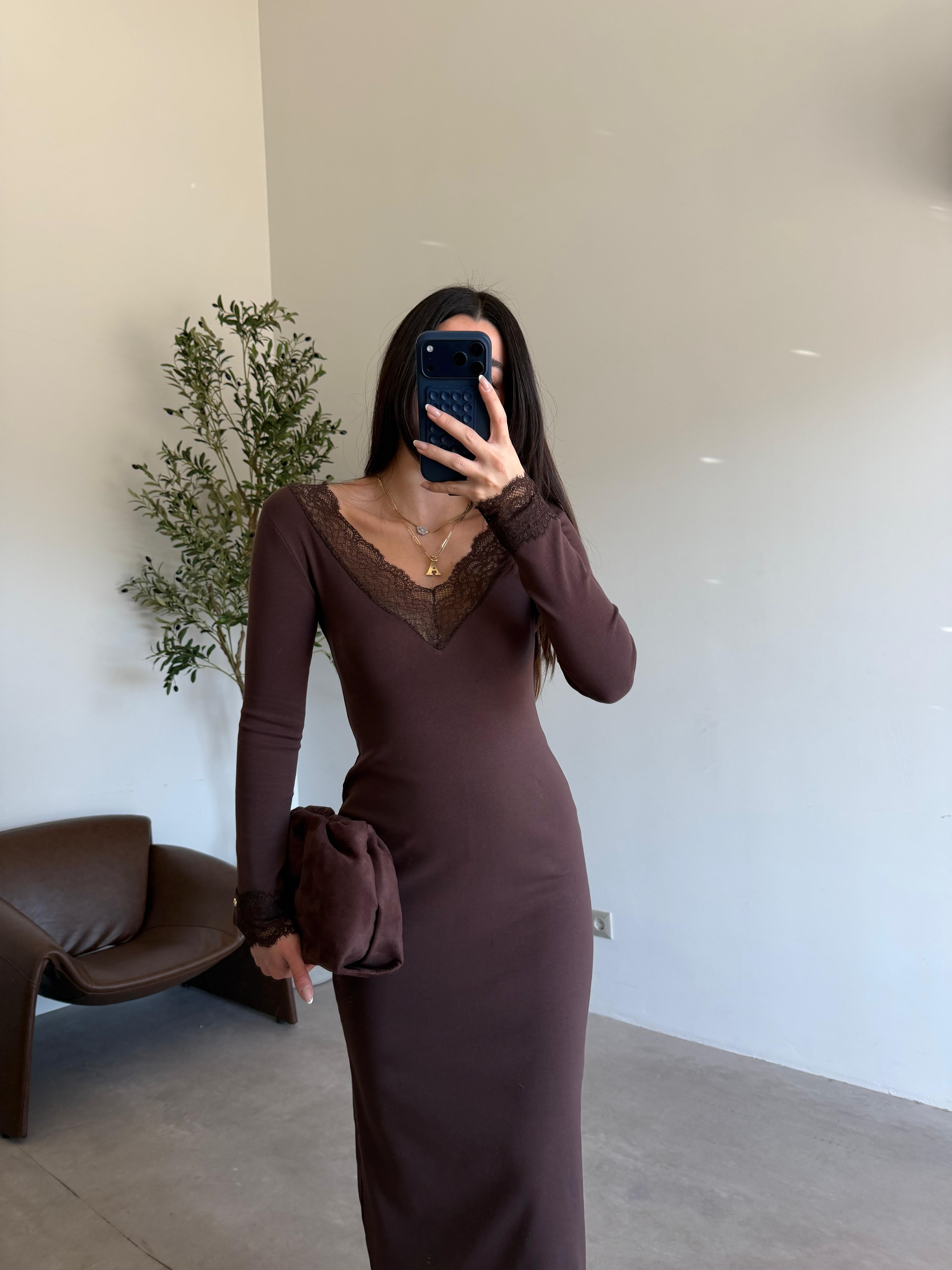 Kahve V Yaka Dantelli Elbise