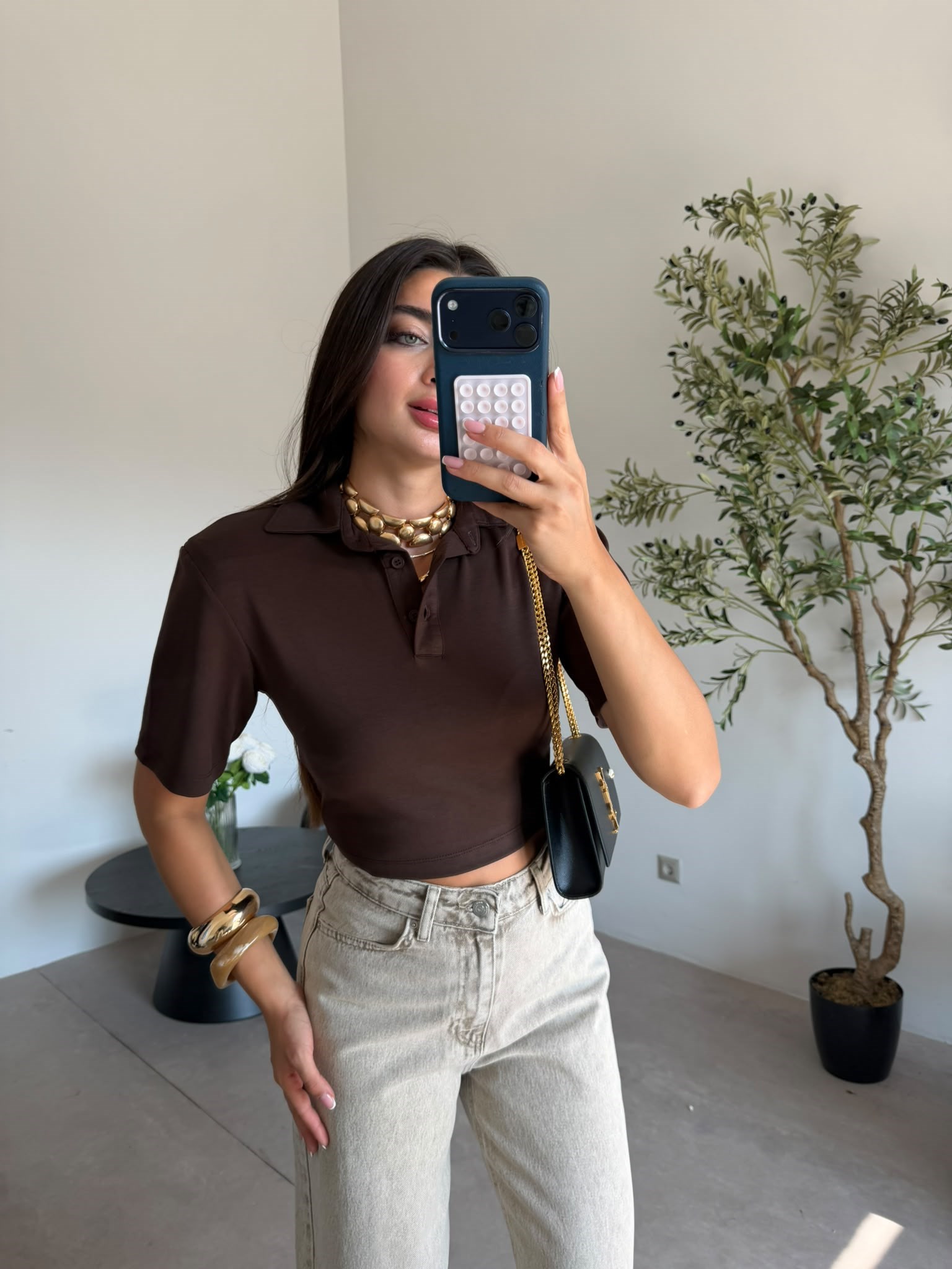 Kahve Vatkalı Polo Yaka Crop Tişört