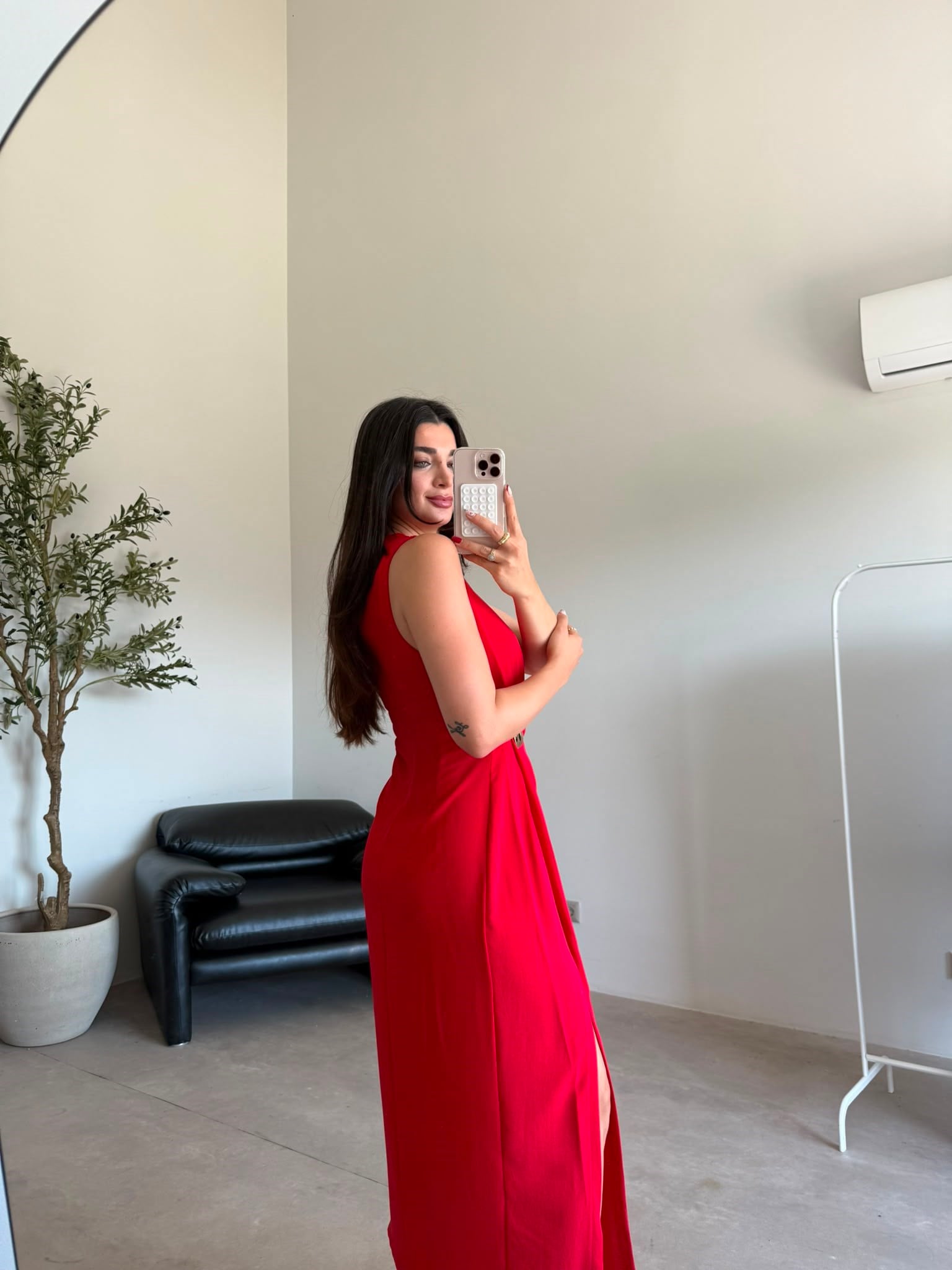 Kırmızı Gold Tokalı Yırtmaçlı Elbise