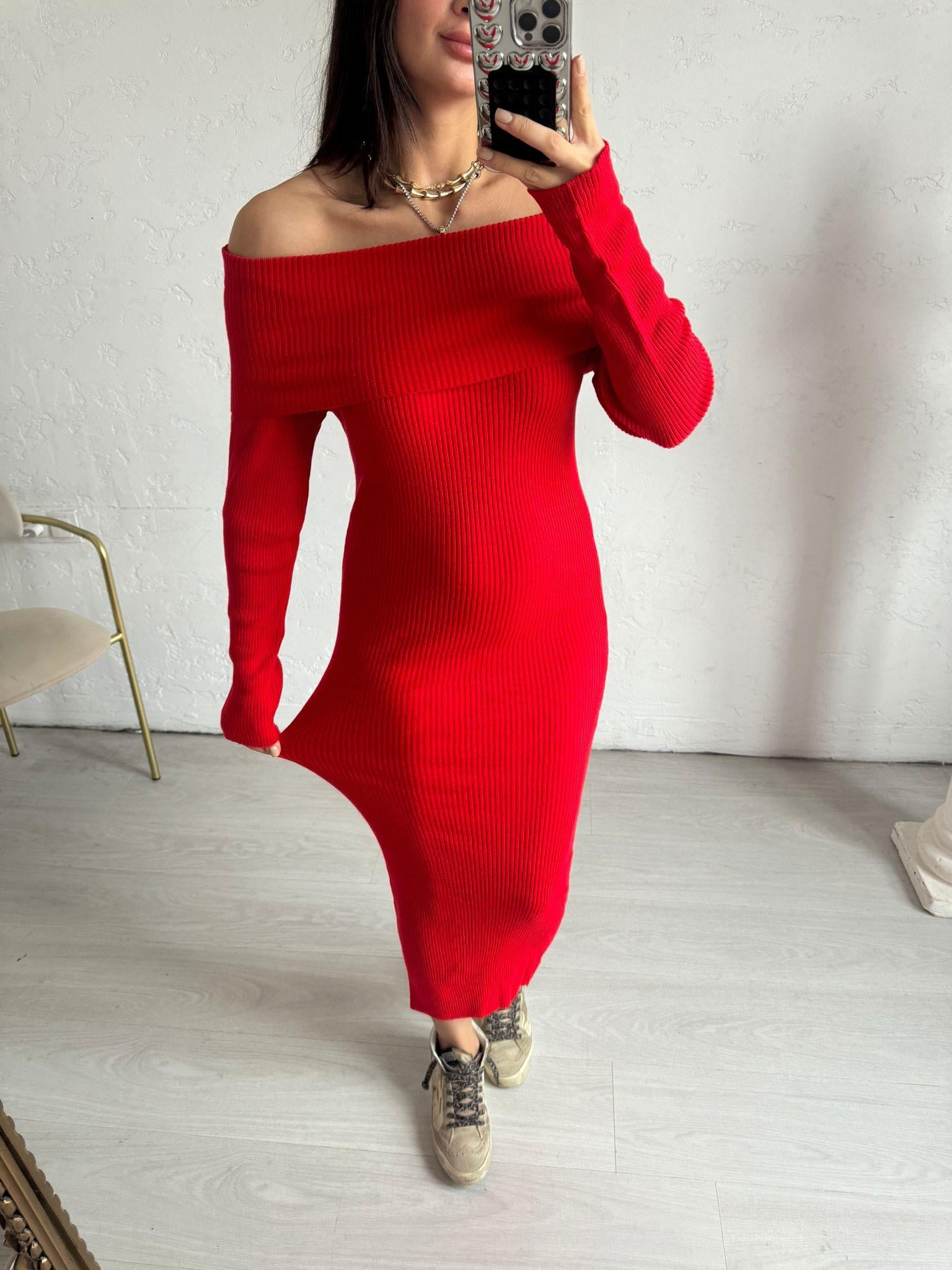 Kırmızı Madonna Yaka Triko Elbise
