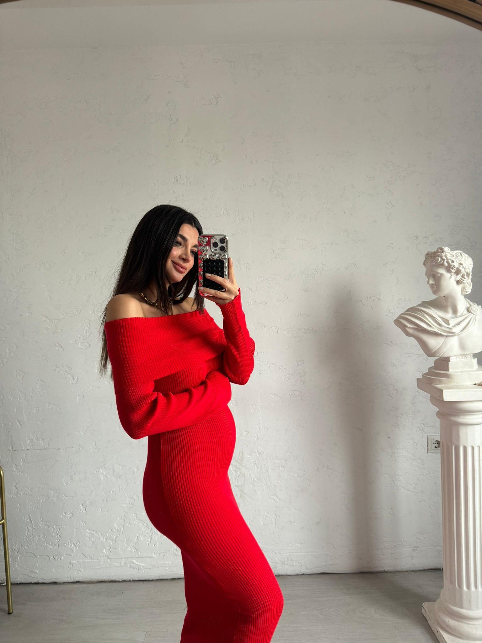 Kırmızı Madonna Yaka Triko Elbise