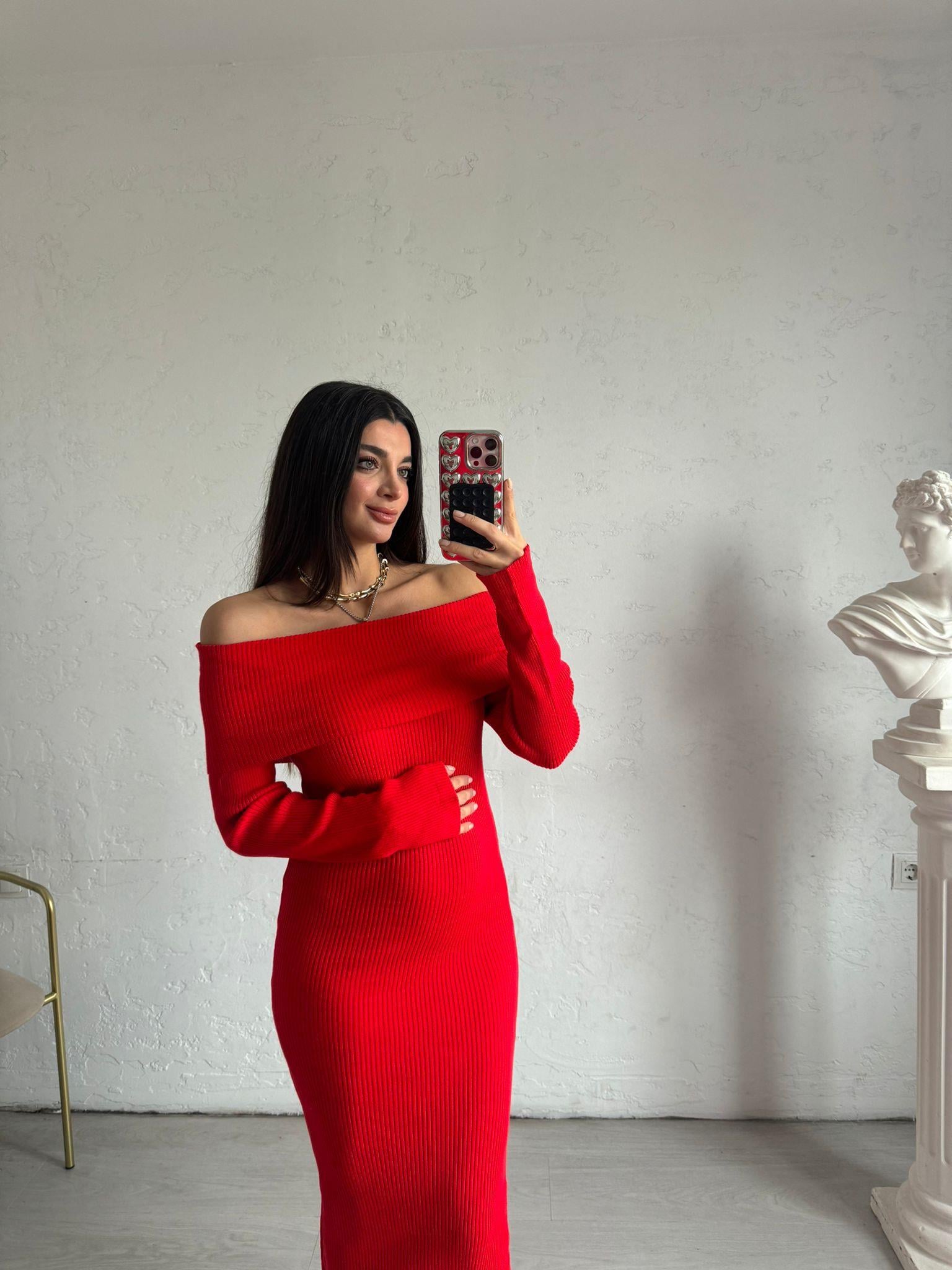 Kırmızı Madonna Yaka Triko Elbise