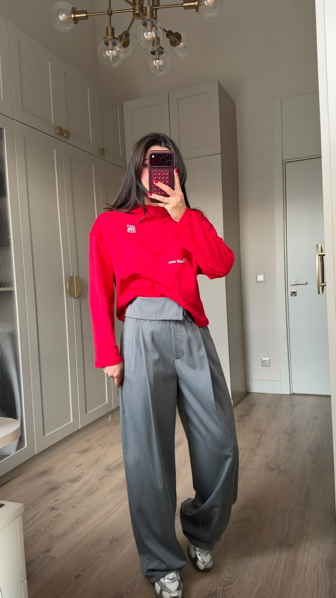 Kırmızı Yazı Detaylı Bluz