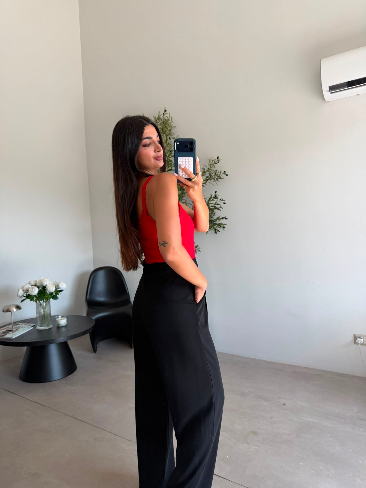 Kırmızı Yuvarlak Yaka Dantelli Bluz