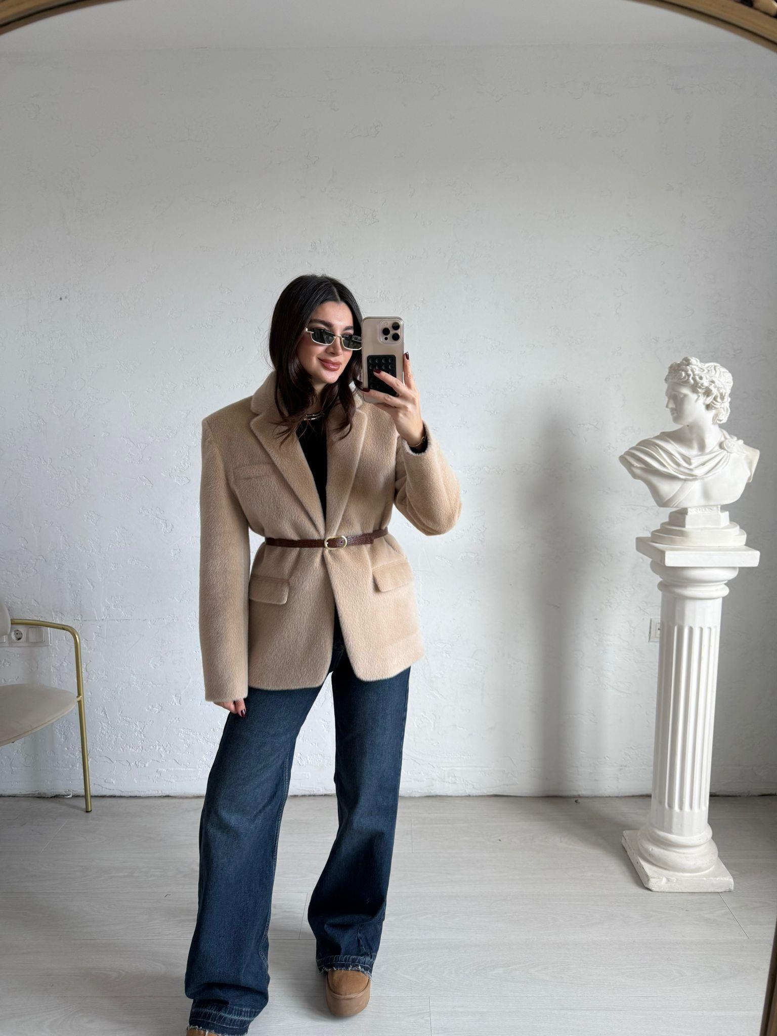 Koyu Mavi Marka Model Kesik Paça Jean