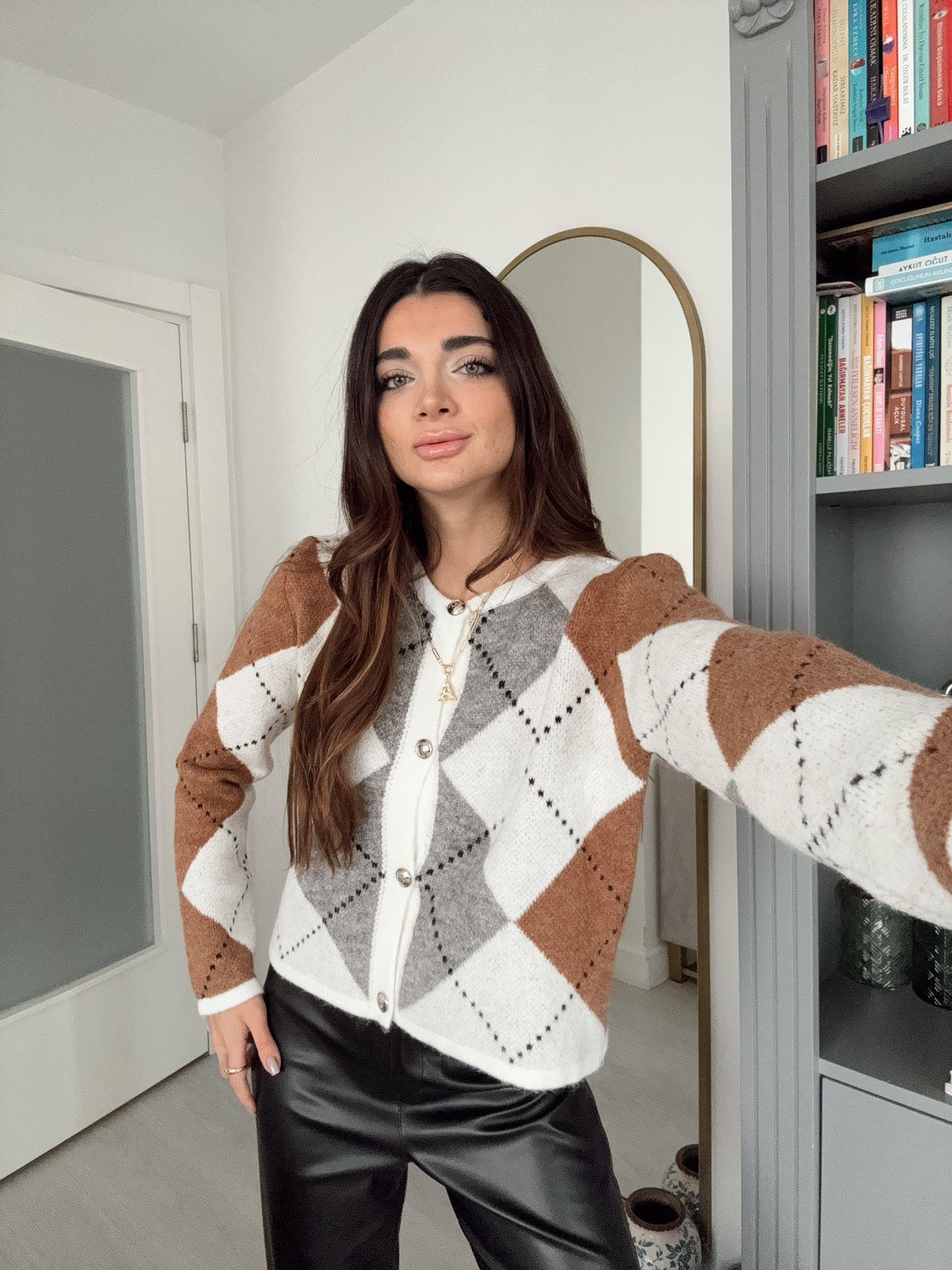 Krem Baklava Desenli Hırka