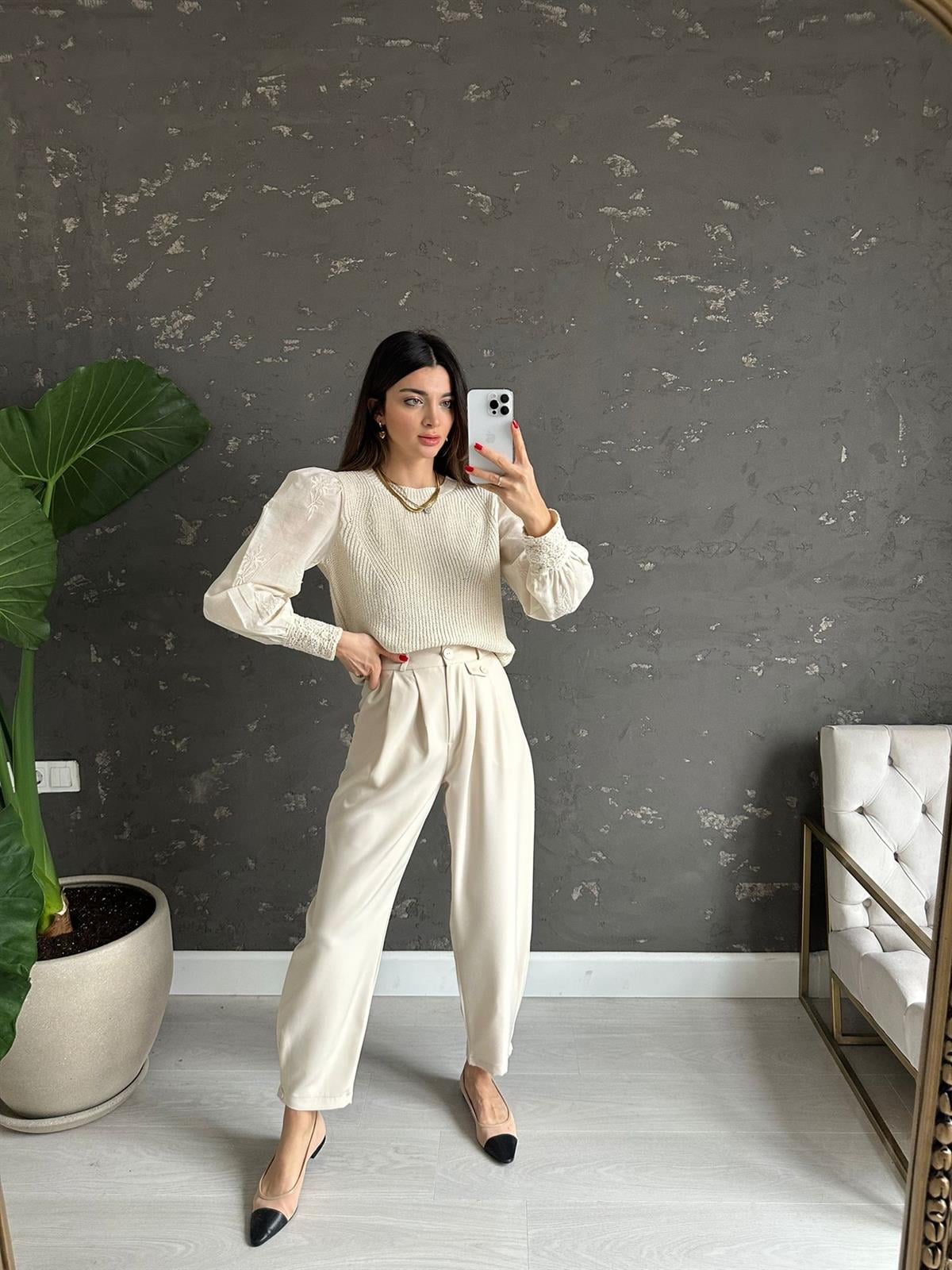 Krem Cep Detaylı Pantolon