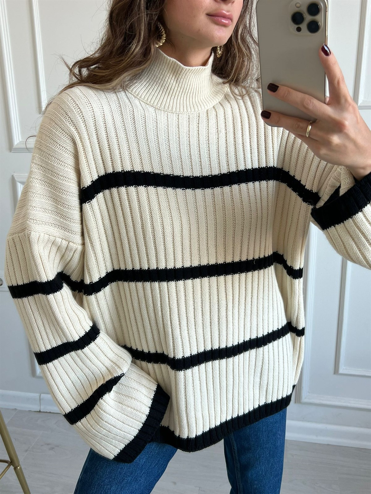 Krem Dik Yaka Oversize Kazak
