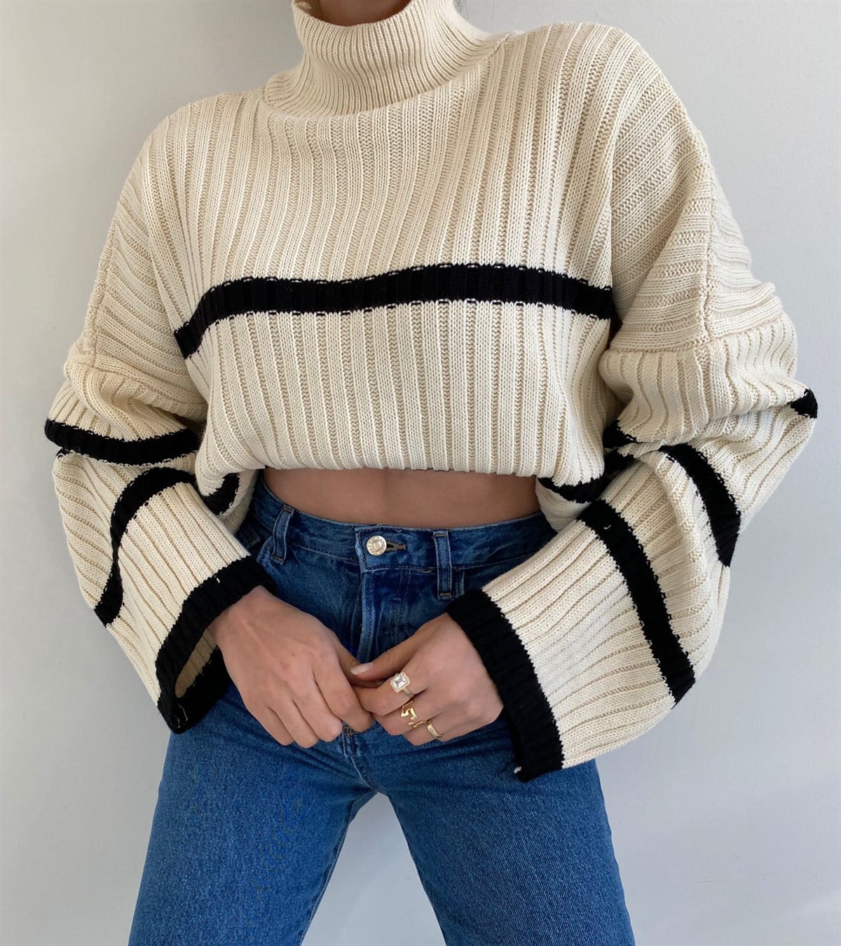 Krem Dik Yaka Oversize Kazak