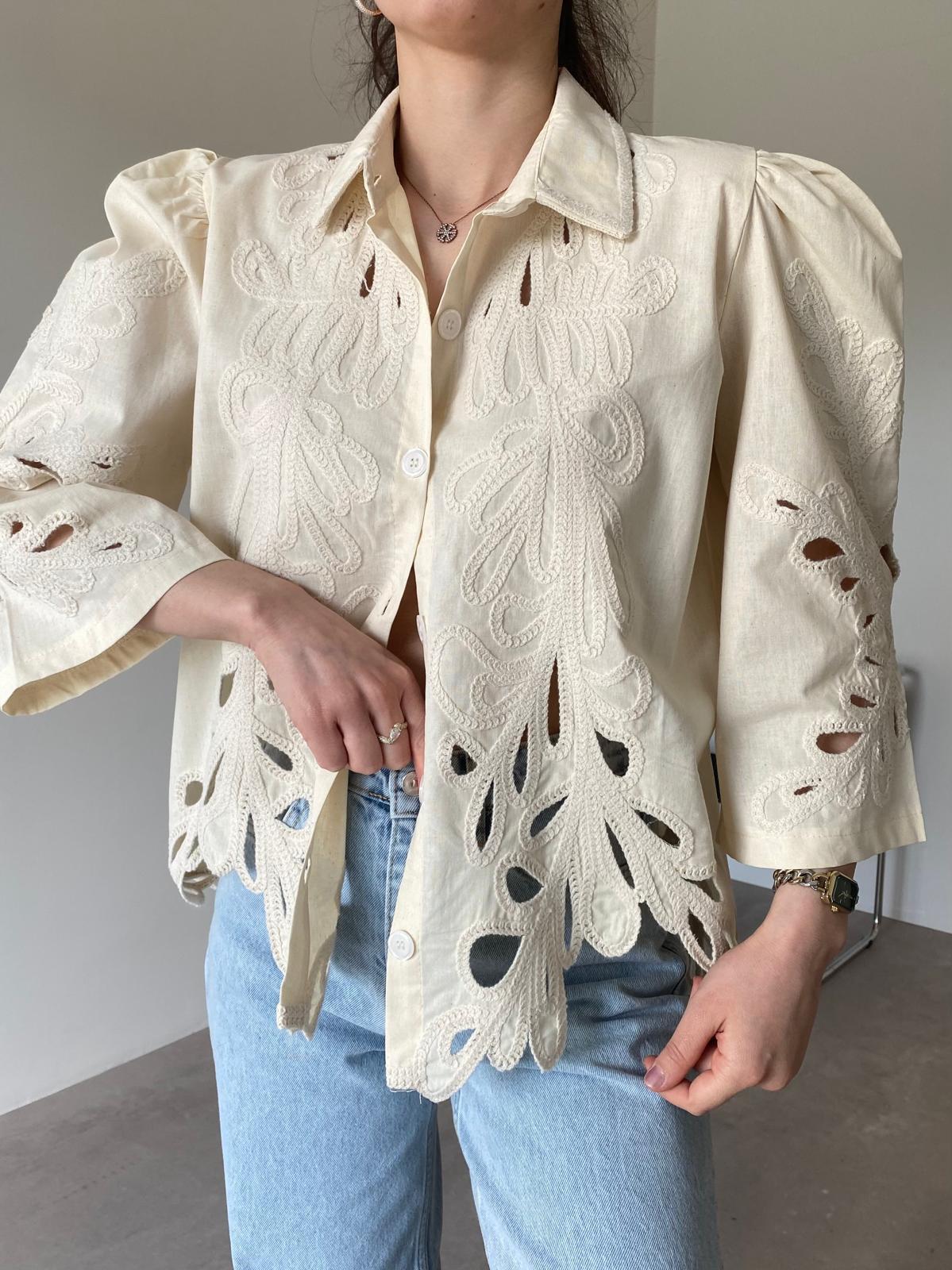 Krem Güpür Detaylı Gömlek