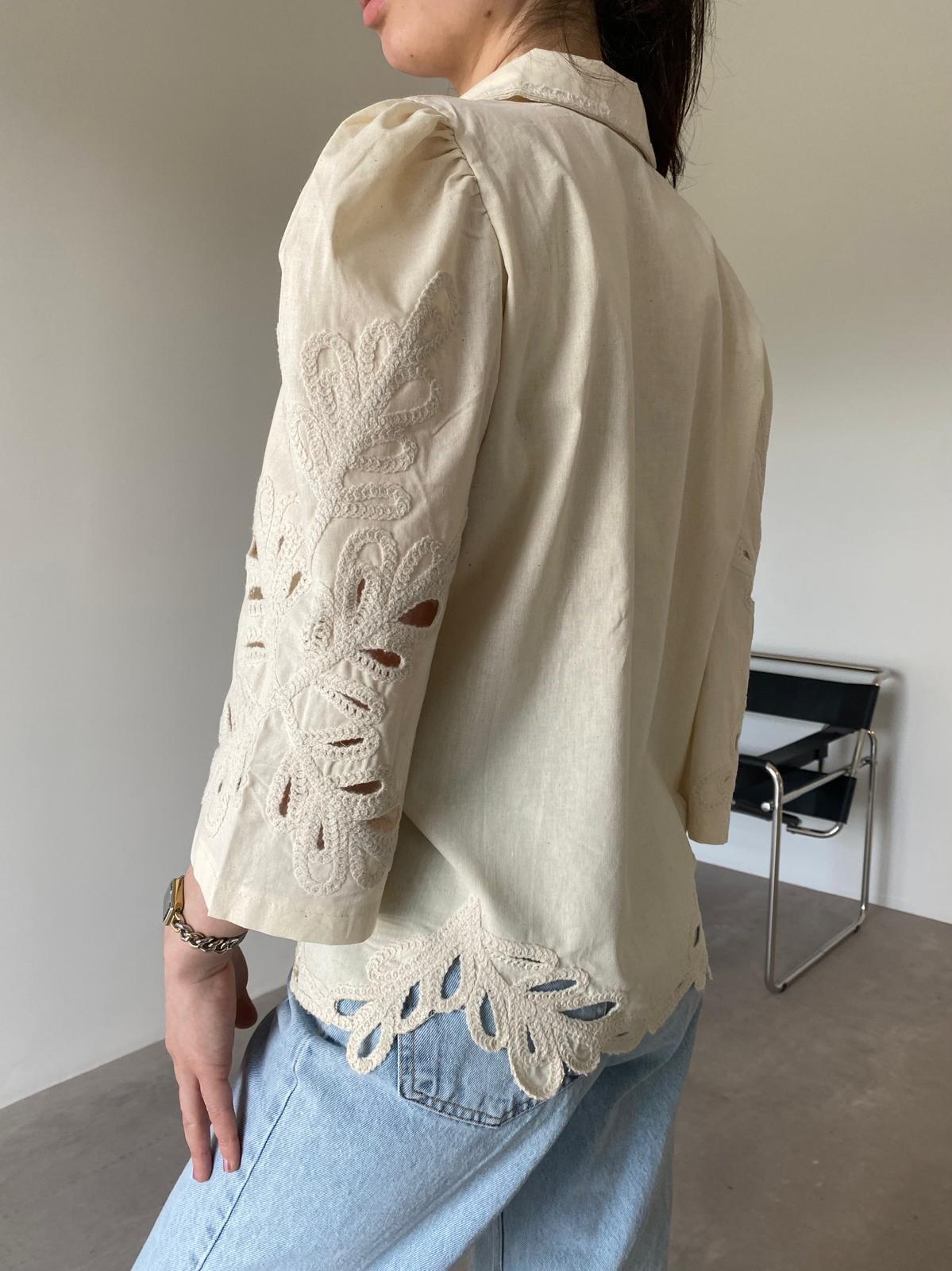 Krem Güpür Detaylı Gömlek