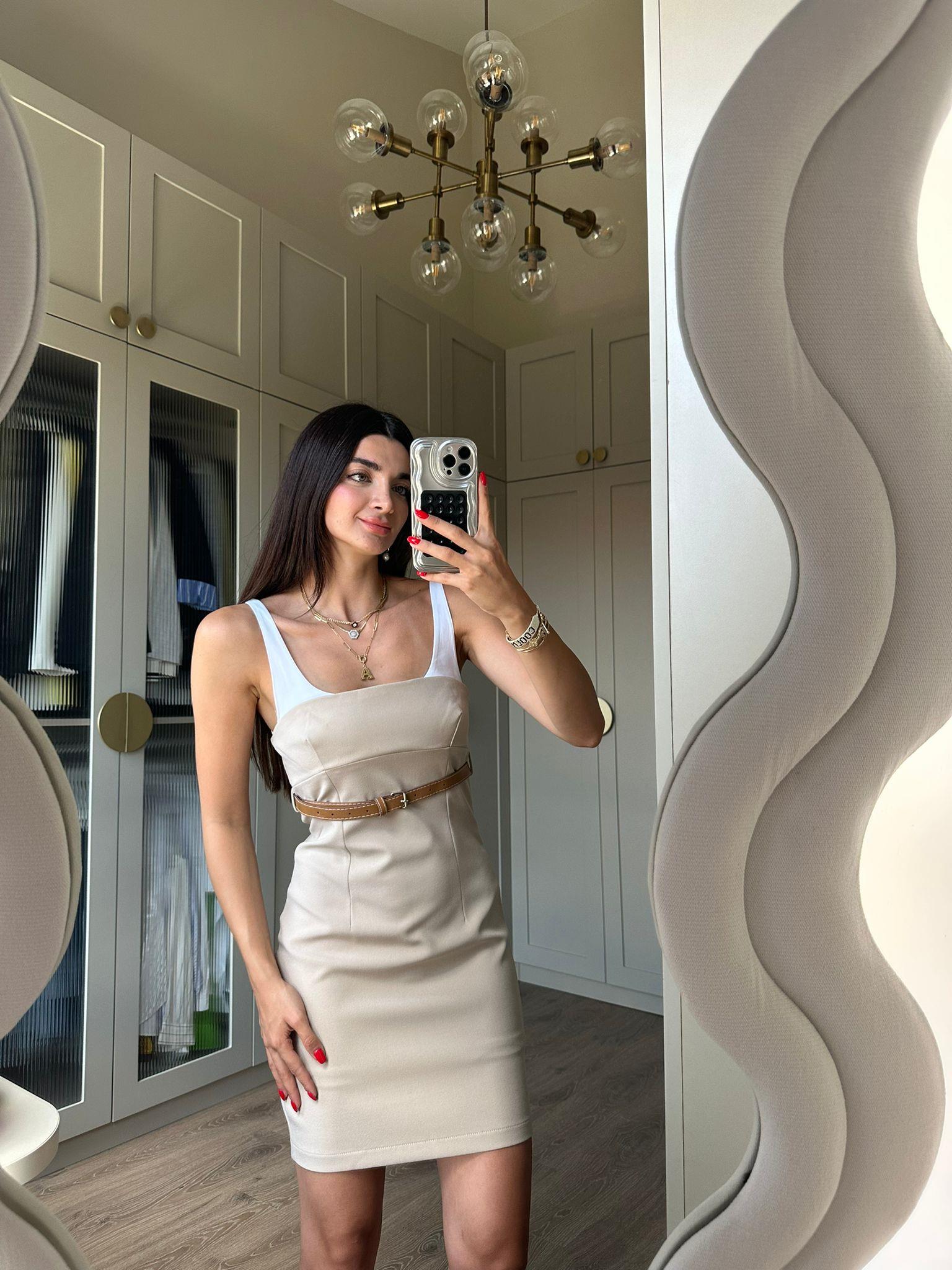 Krem Kemer Detaylı Tasarım Elbise