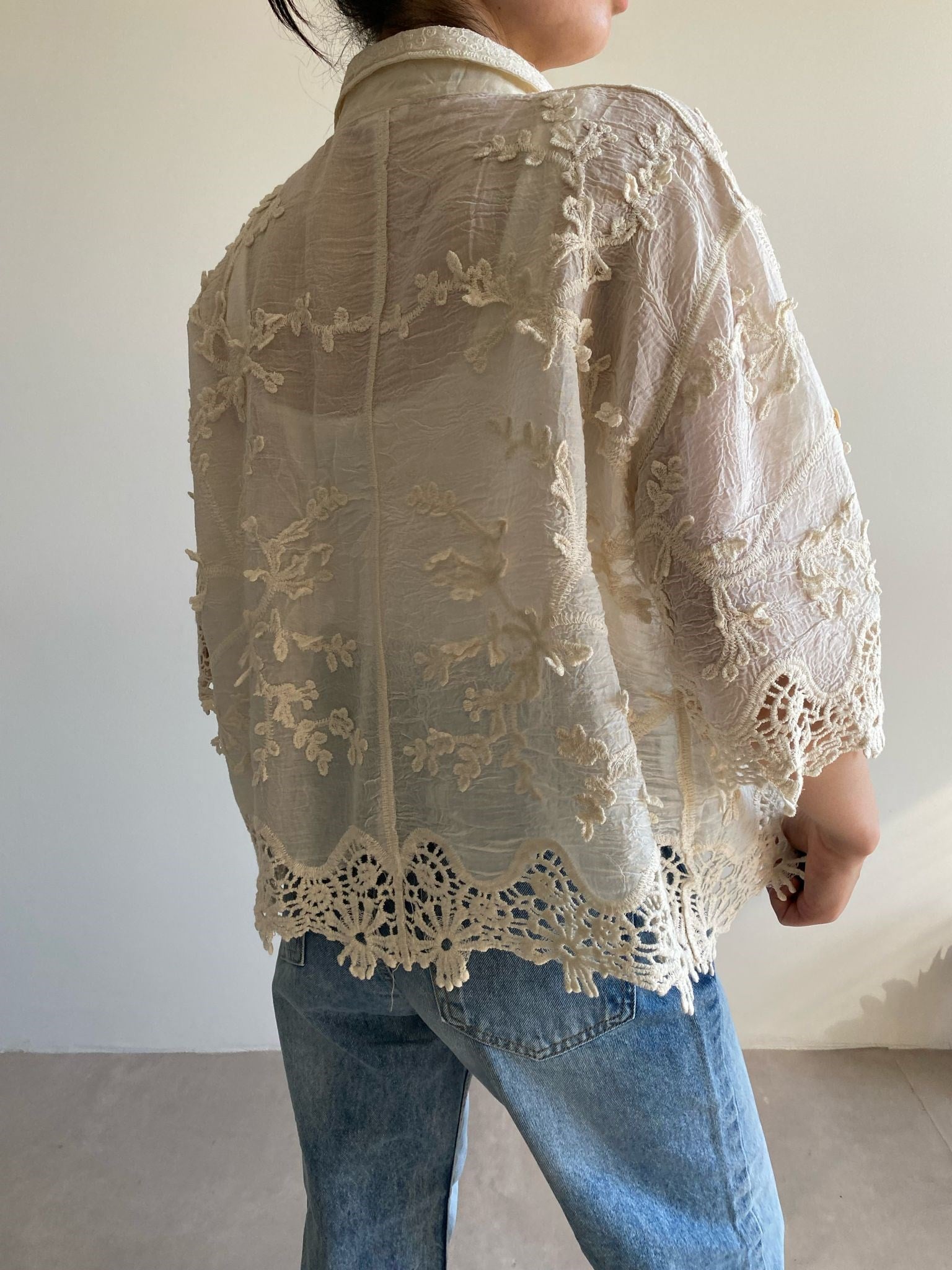 Krem Nakışlı Oversize Gömlek