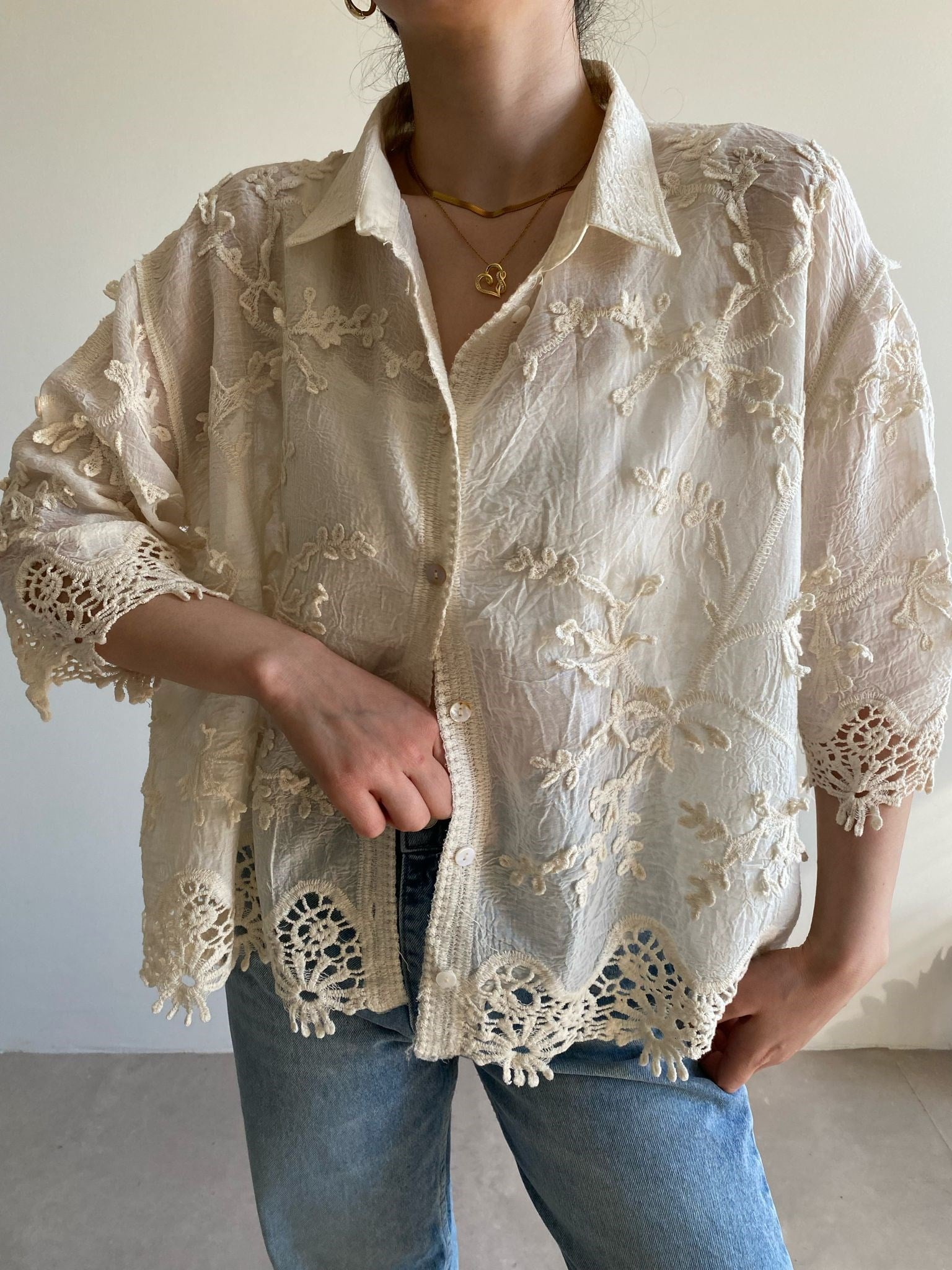 Krem Nakışlı Oversize Gömlek
