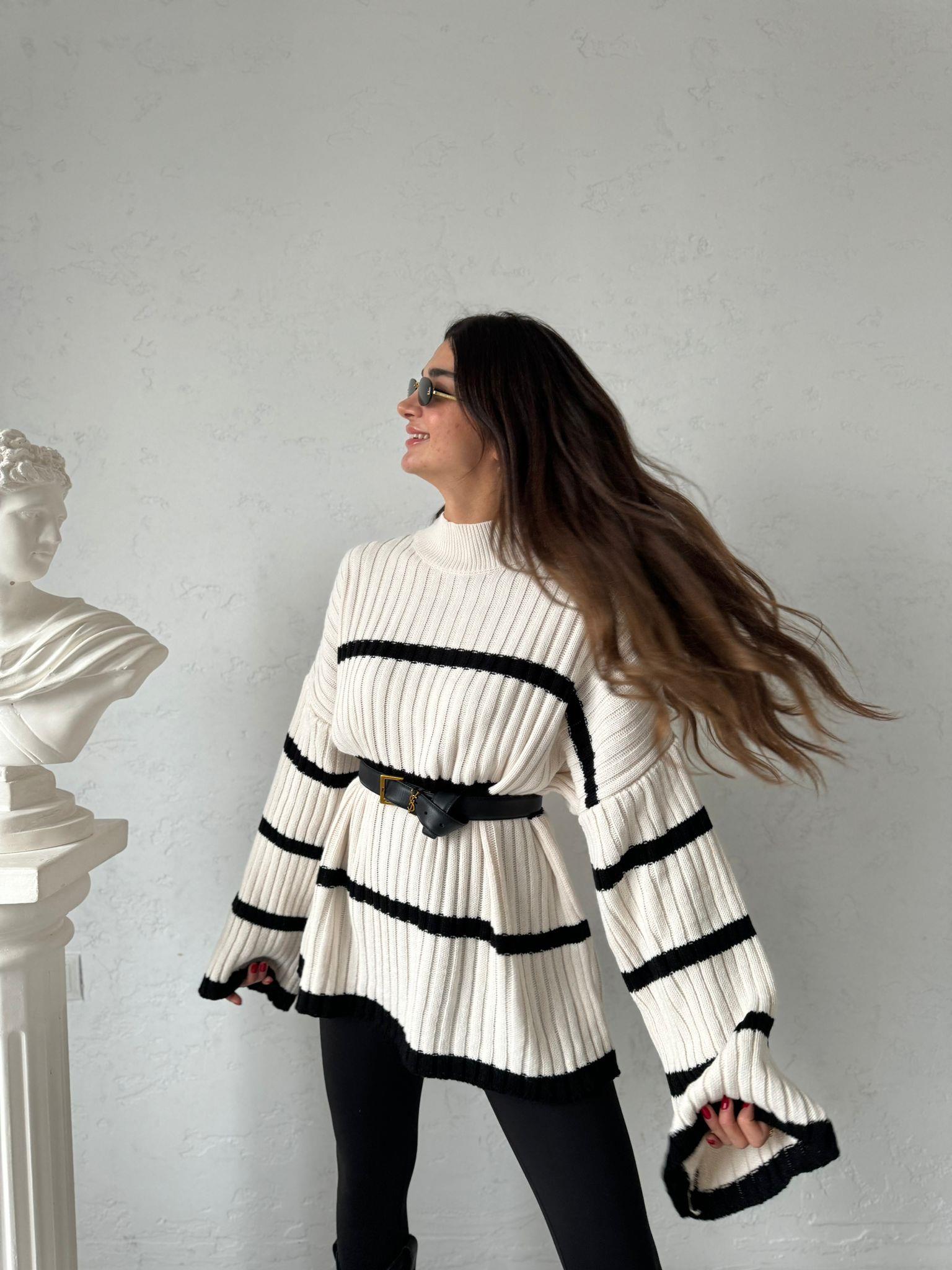 Krem Siyah Detaylı Oversize Kazak