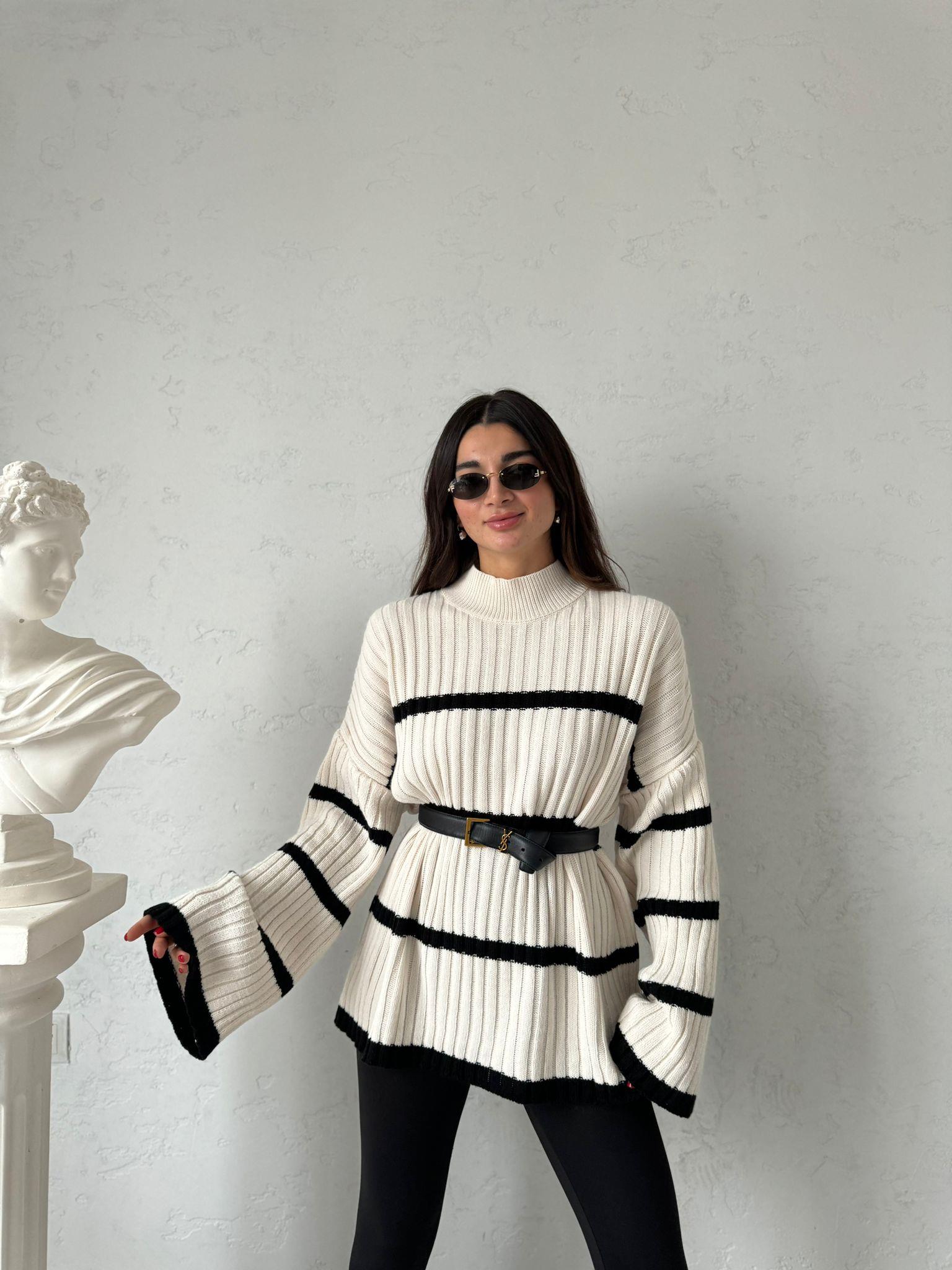 Krem Siyah Detaylı Oversize Kazak